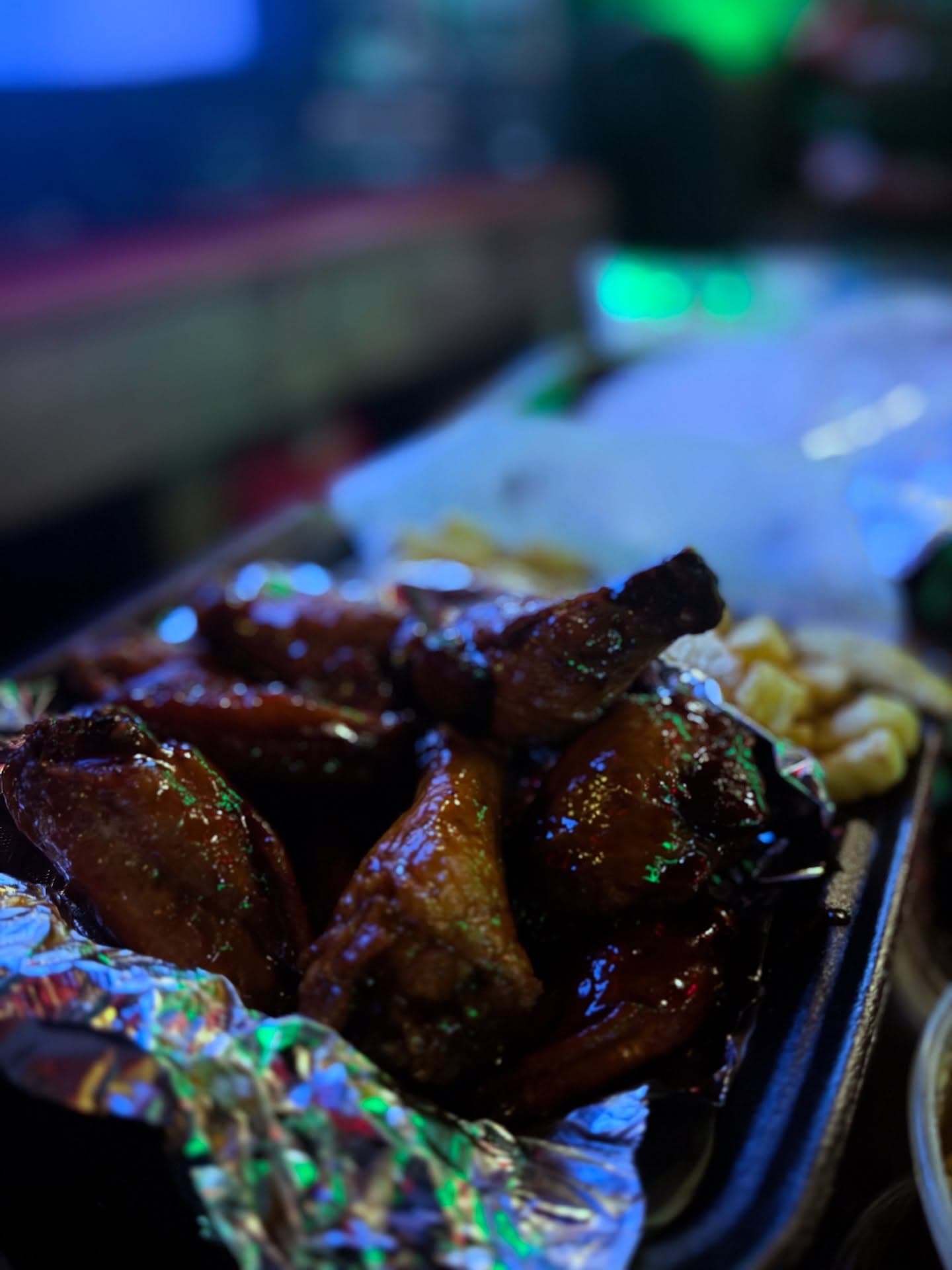 Rating Google 4.8, tapi kok gue hampir berantem? Anjay, bar Jakarta ini dalem banget 4