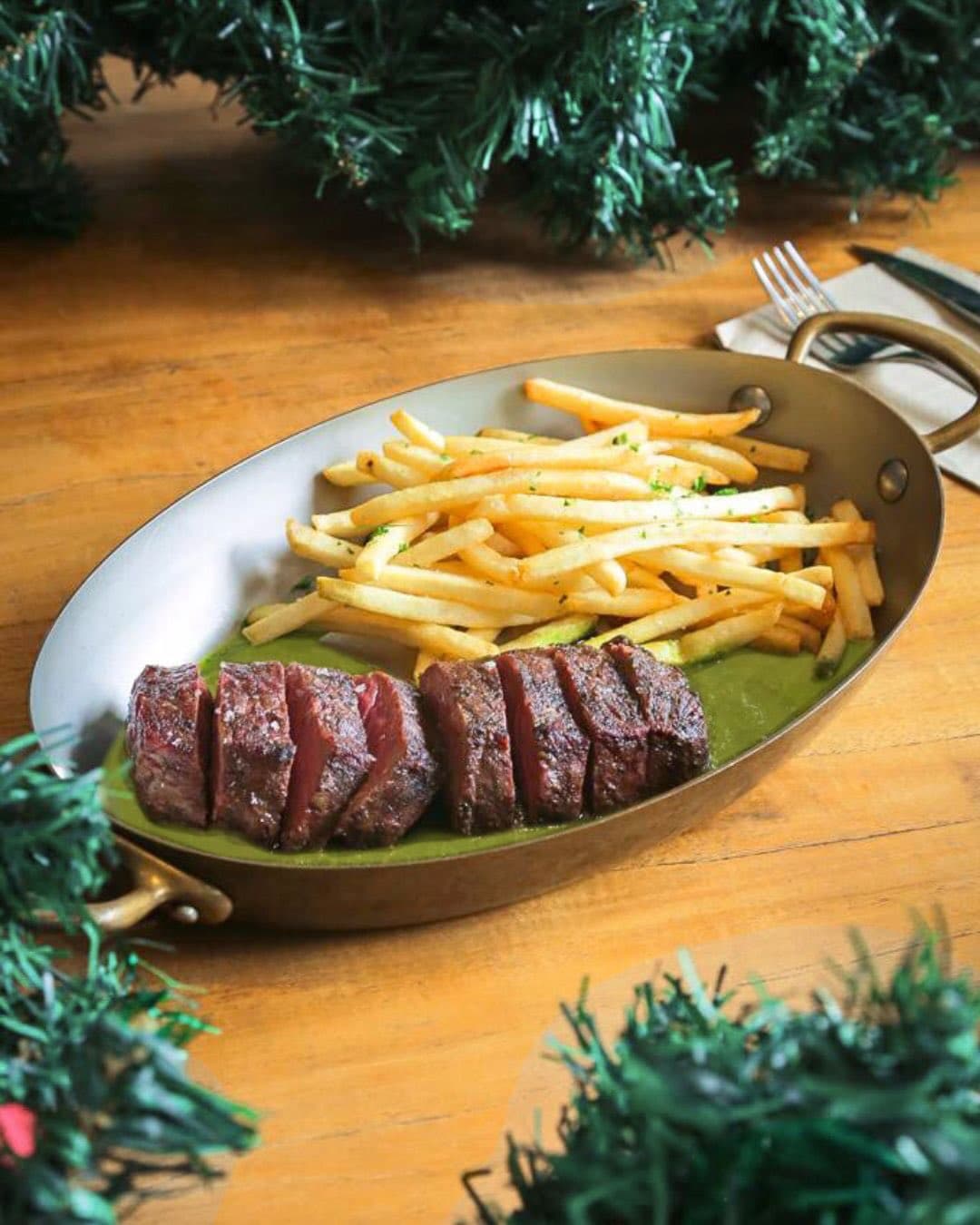 Jangan cuma liat rating 4.7 Google! Tempat Nongkrong viral di Jakarta ini setengahnya Mantap, setengahnya Anjay. 3