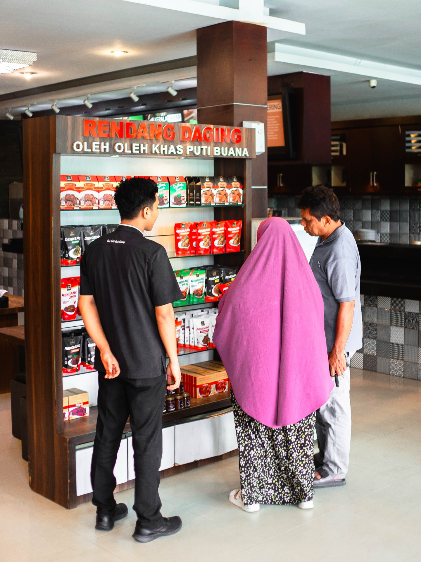 Cuma 40 ribuan per orang, resto Padang ini hampir aja mantap… 2