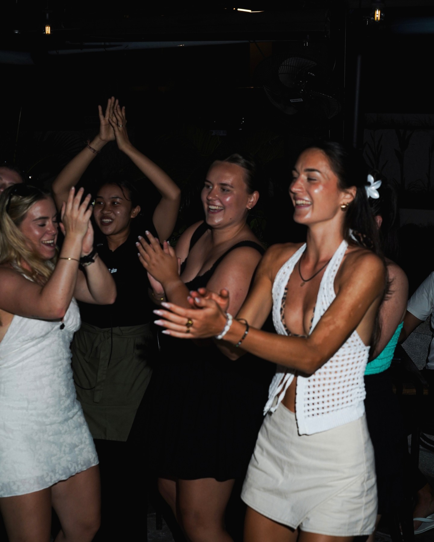 乌鲁瓦图排队王Suka，吹上天和踩到地只差一个汉堡的距离 2