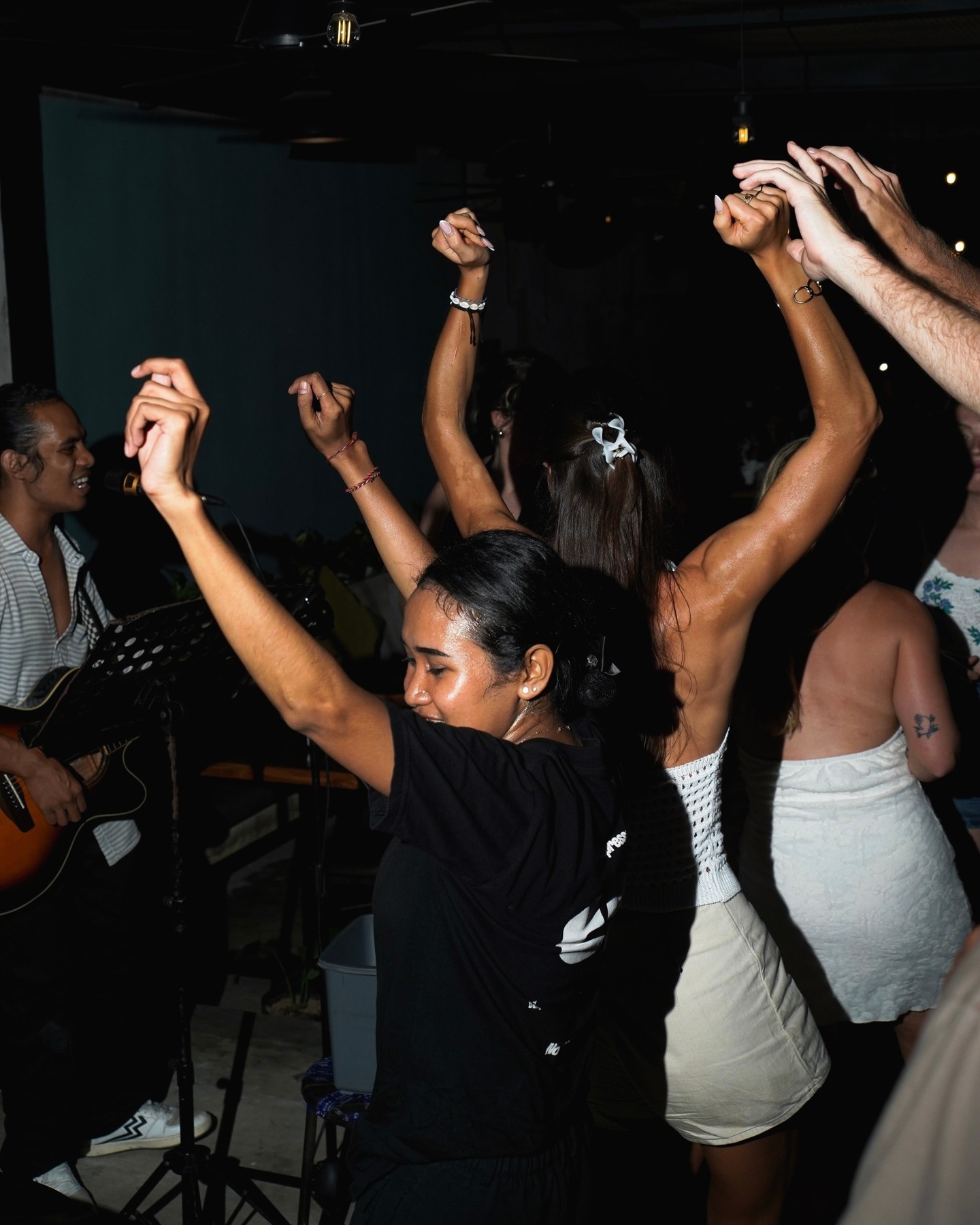 乌鲁瓦图排队王Suka，吹上天和踩到地只差一个汉堡的距离 3