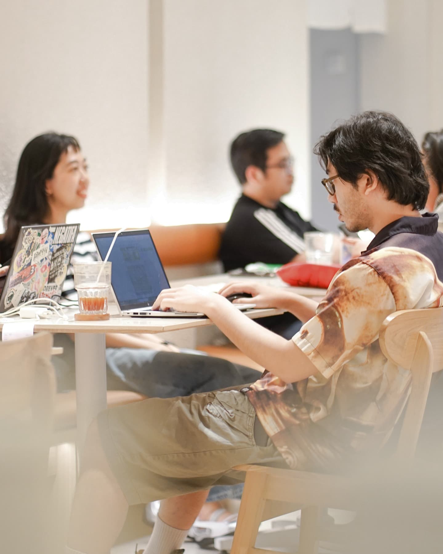 Para pejuang WFC Jakarta, merapat! Kafe WFC ini Anjay banget, hari Senin bawa laptop auto diskon 2