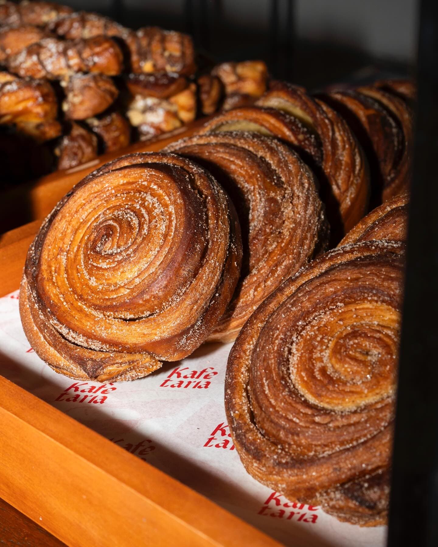 Nongkrong di sofa habis 5 juta, tapi kok gini doang? Jebakan The Moon Bar, biar gue aja yang ngerasain. 3