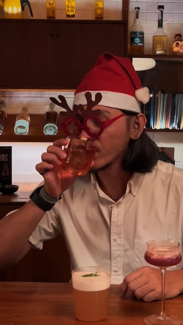 Anjay, pelayannya lebih galak dari gue? Nongkrong di bar viral Senopati ini, mending pas Happy Hour aja buat cari promo 8