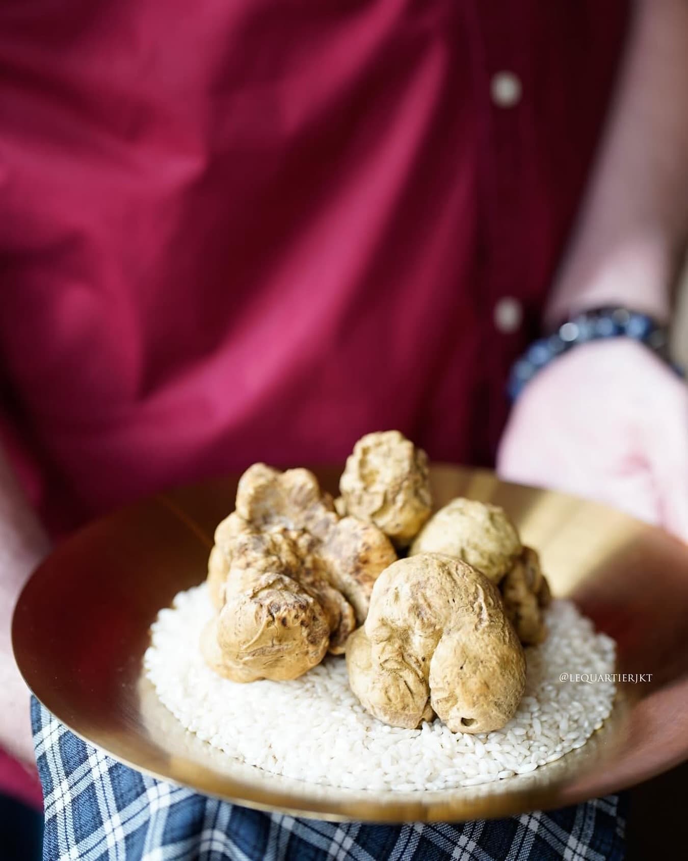 Nongkrong di fine dining Jakarta 850k, eh yang paling mantap malah roti gratisnya? 3