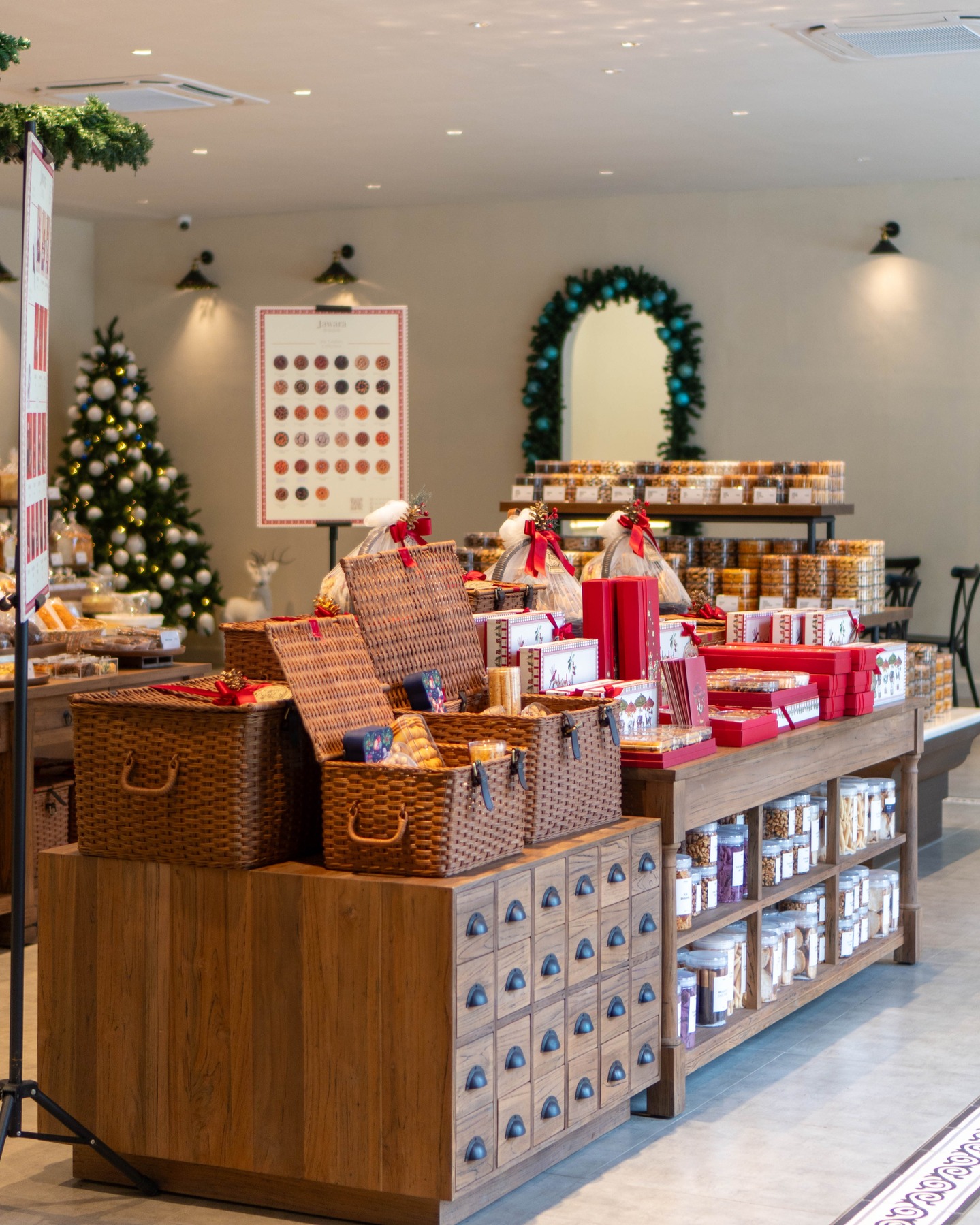 Tempat nongkrong viral di Medan ini, setengah malaikat 😇 setengah iblis 😈? 5