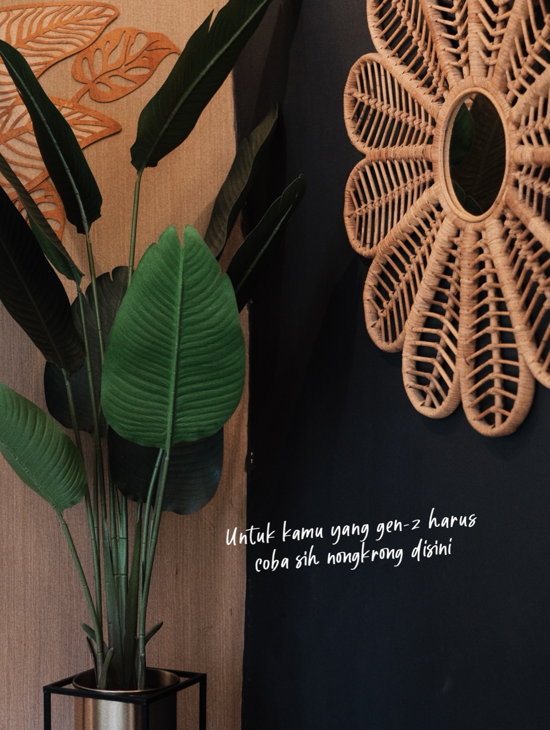 Anak WFH merapat! Ada 'Ubud Kecil' di Makassar nih. Selain main course-nya, semuanya `mantap` 4