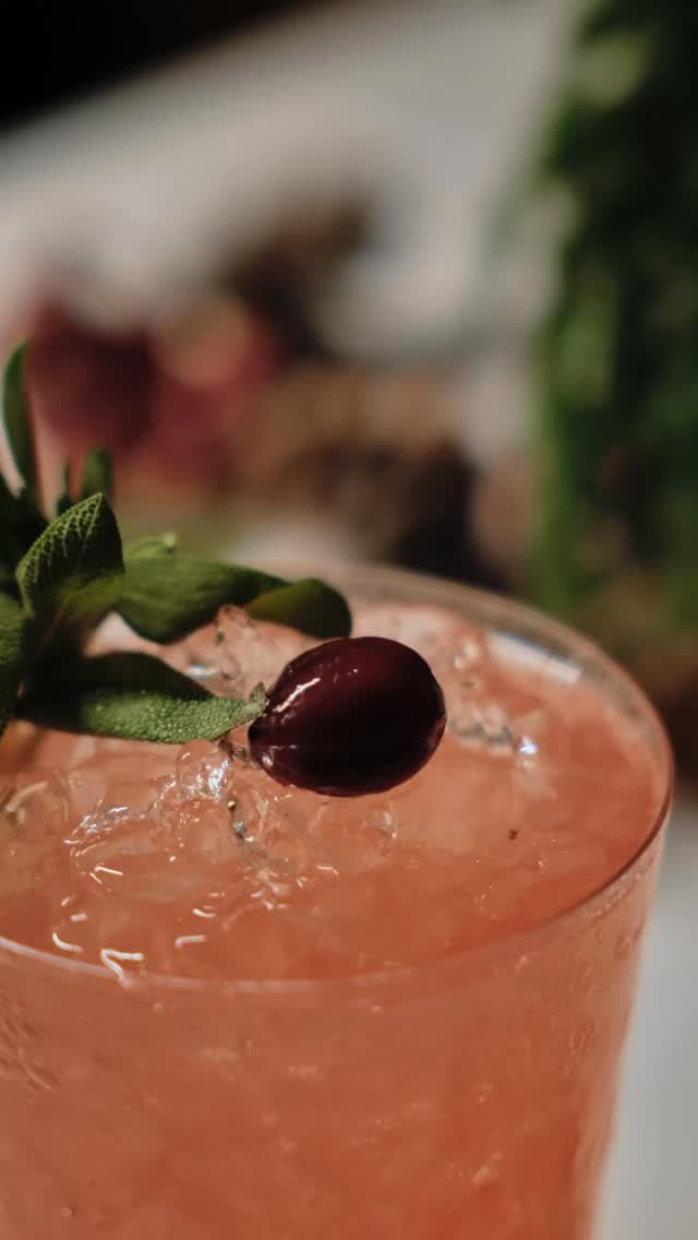 Bar baru di Grand Hyatt ini, selain mahal & cakep, isinya apa lagi sih? 8