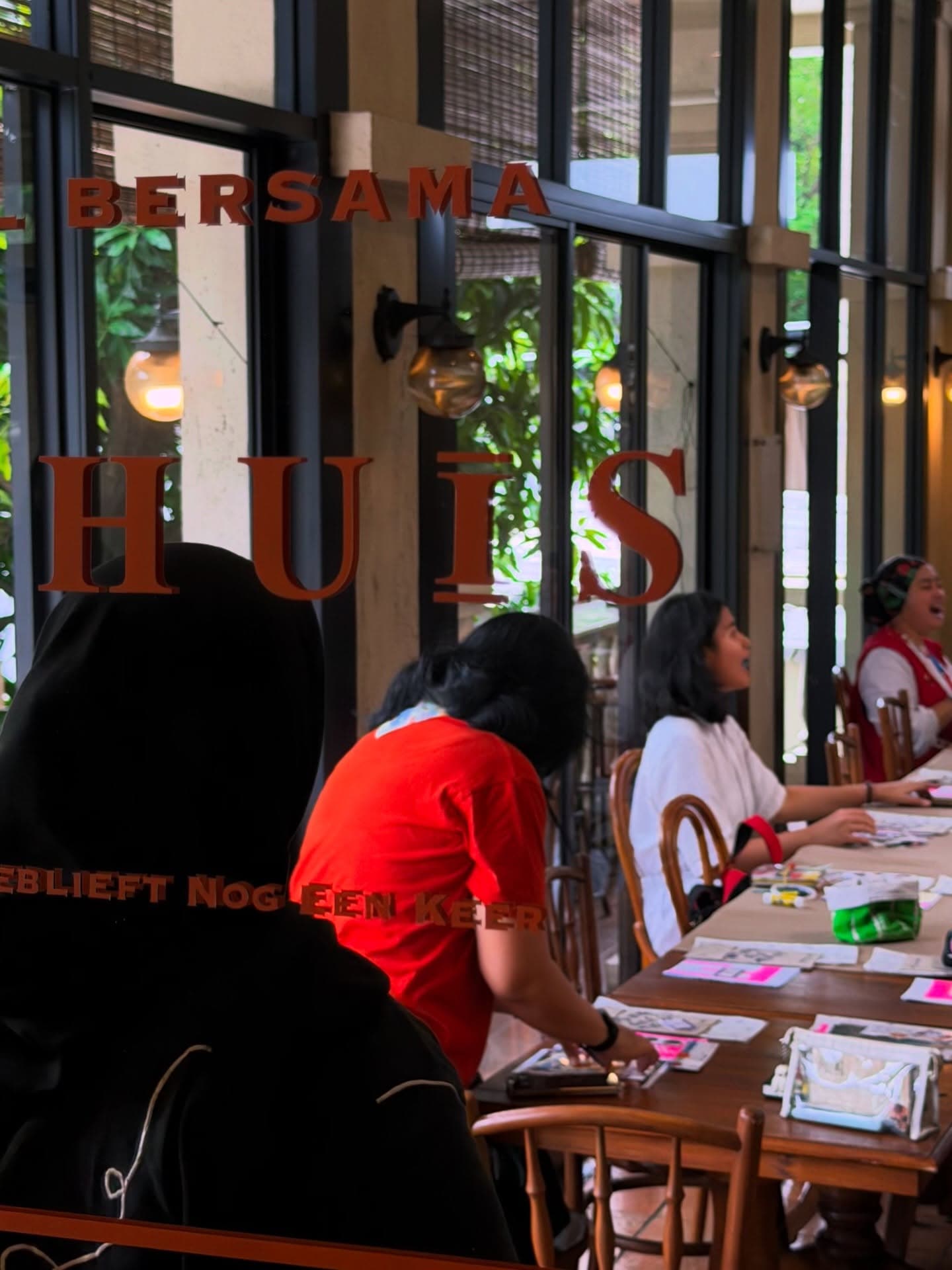 Pawrent Jakarta, merapat! Nemu halaman retro buat Nongkrong bareng anabul 6