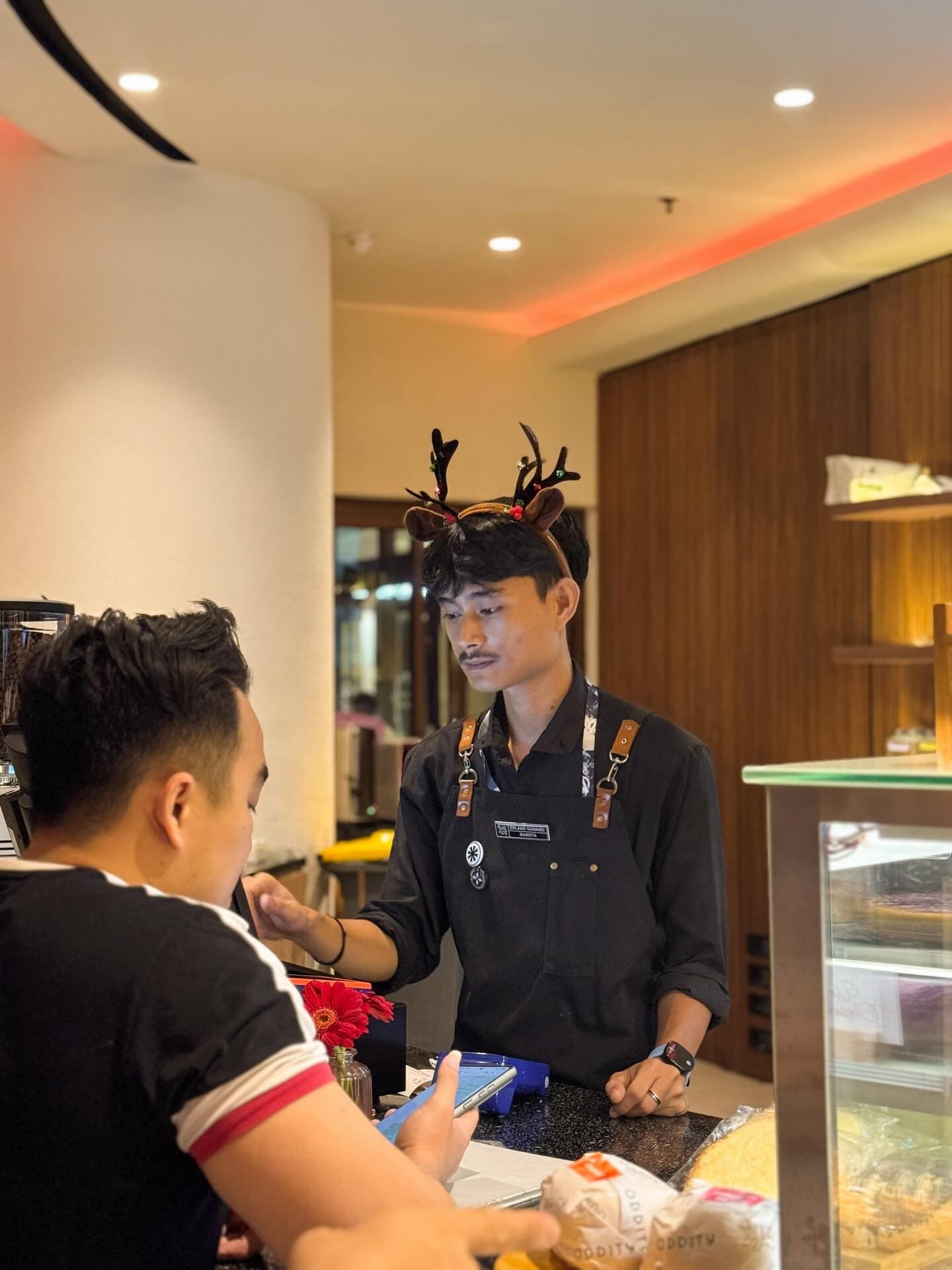 Para Digital Nomad, merapat! Kafe di Jakarta yang lagi hype banget ini, beneran mantap buat nongkrong sambil bawa laptop? 3