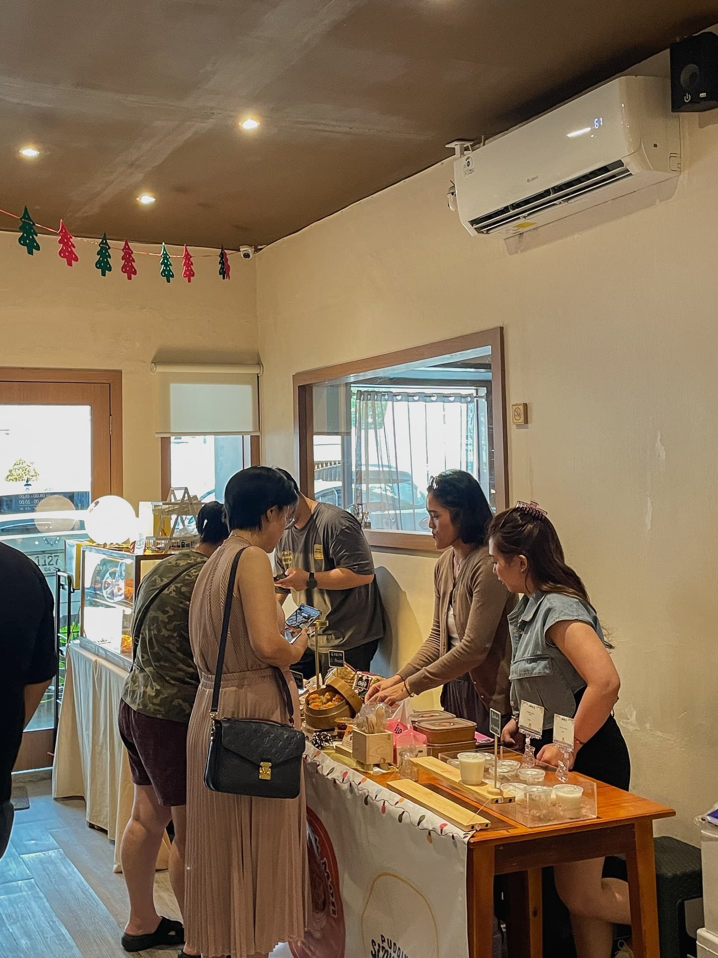 WFC di Jakarta makin Anjay! Colokan dijamin Mantap, tapi mau Puding Kapibara? Hoki-hokian 4