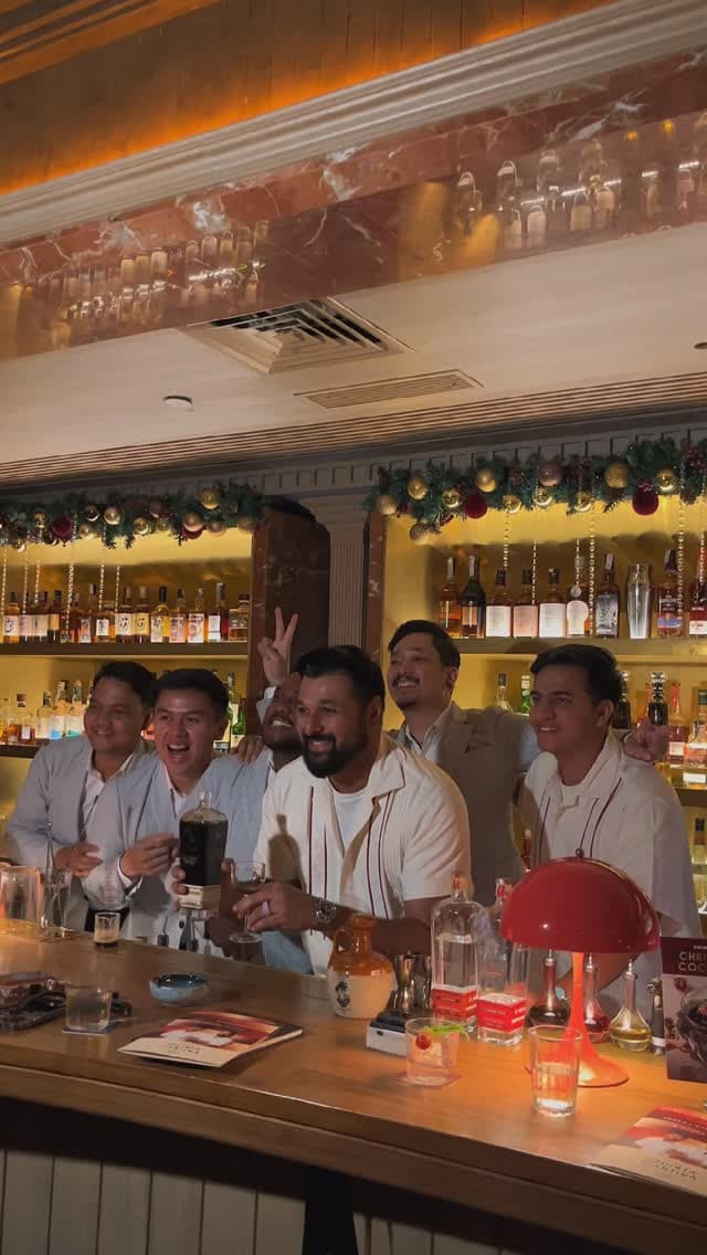 Bar baru di Grand Hyatt ini, selain mahal & cakep, isinya apa lagi sih? 7