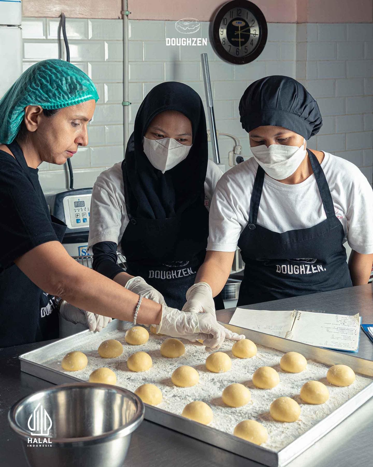 Donut viral PIM: Mantap bikin nagih, tapi muka mbaknya auto bikin ilfeel… 2