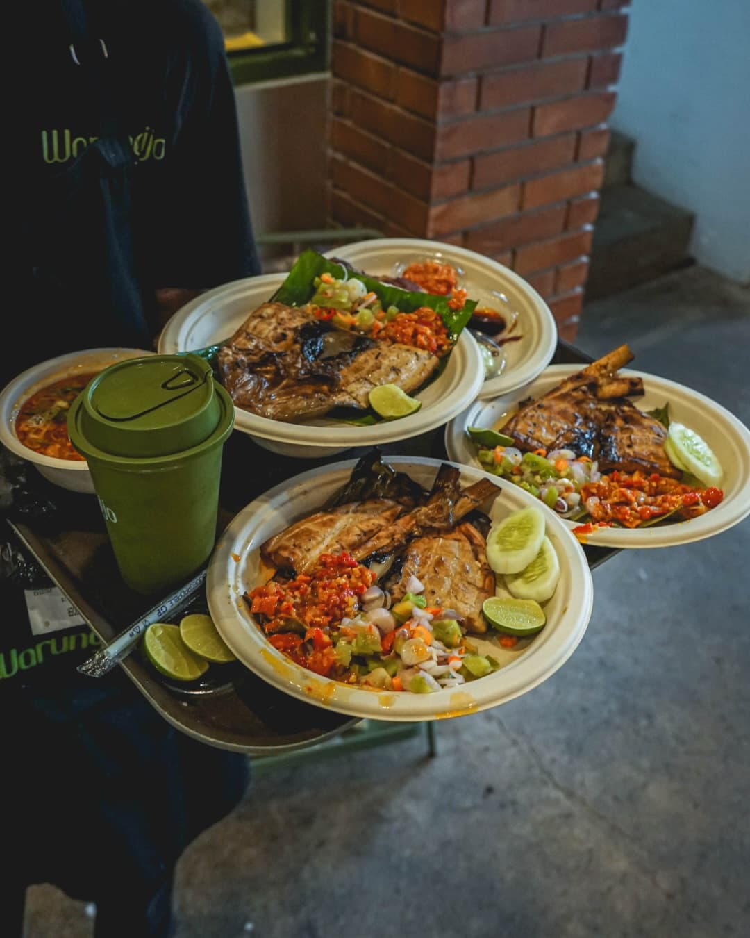 为这口全网爆火的无骨烤鱼，在Menteng挤到一身汗，到底值不值？