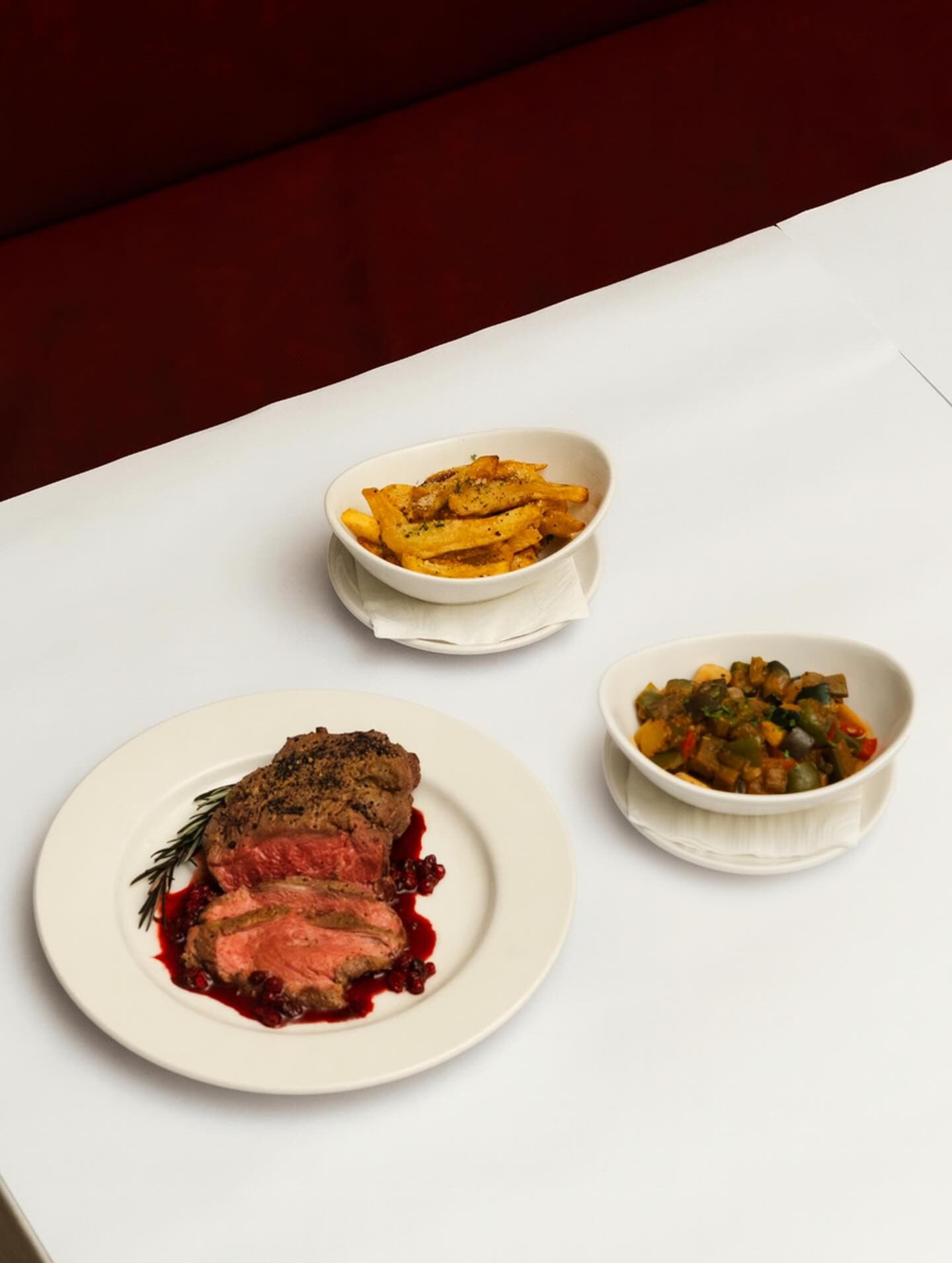 Vibe-nya Mantap, rasanya B aja? Nongkrong di BRIQ Bistro Jakarta ini emang agak laen. 3