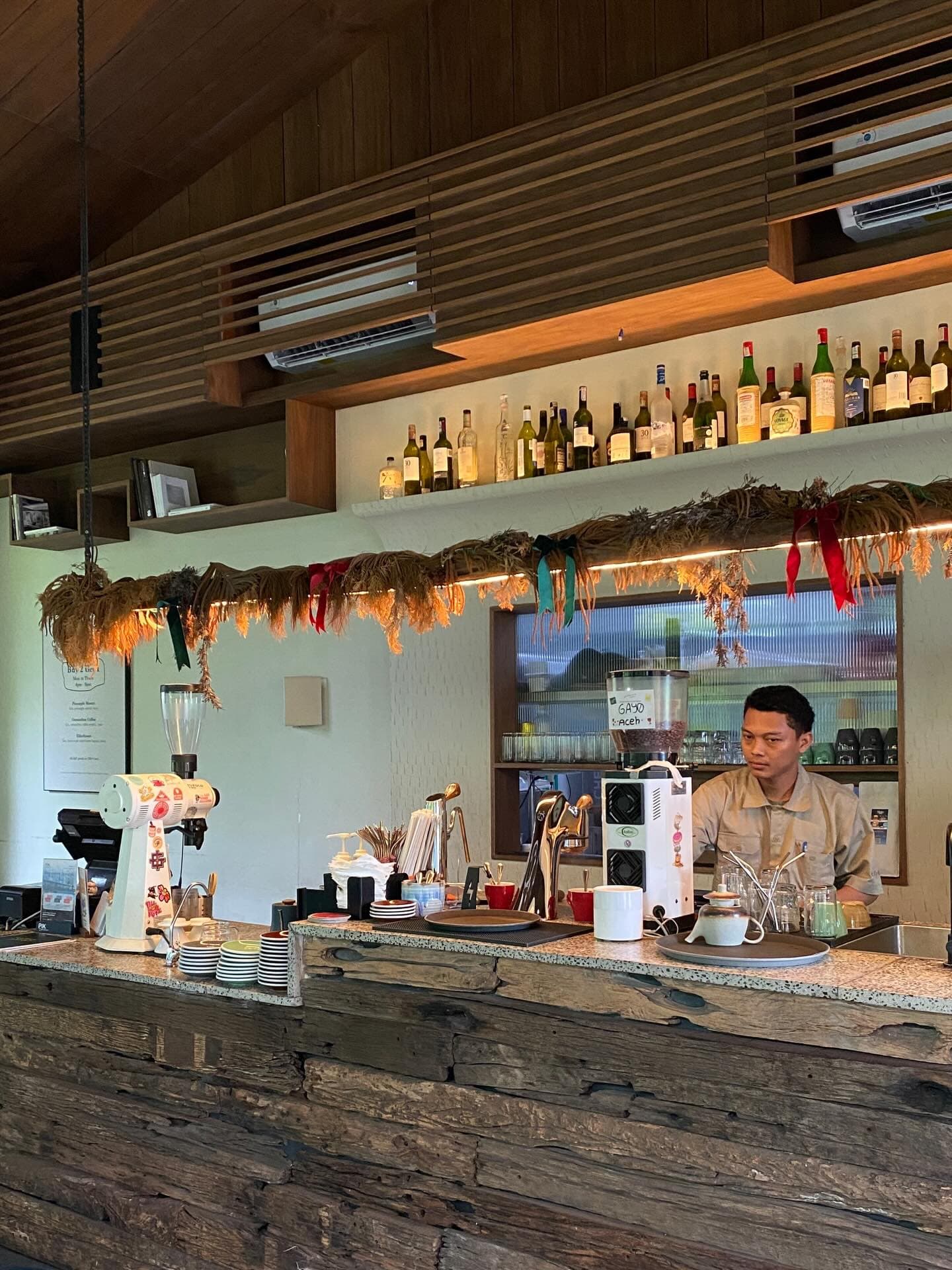 Calling all Jakarta Digital Nomads! This apartment "office" cafe is next level. 2