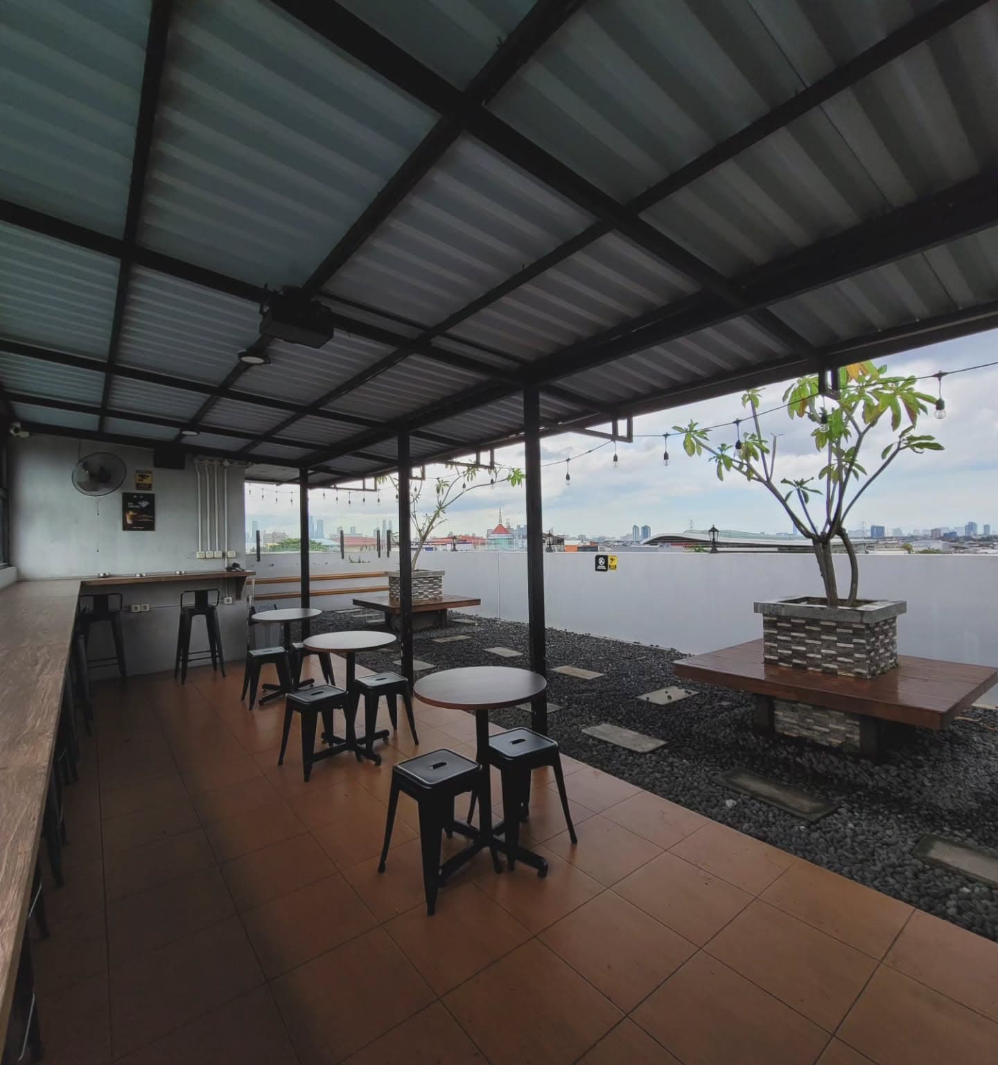 Rating Google 5.0, tapi kok pelayannya jutek? Tempat Nongkrong di Jaktim ini emang agak laen.