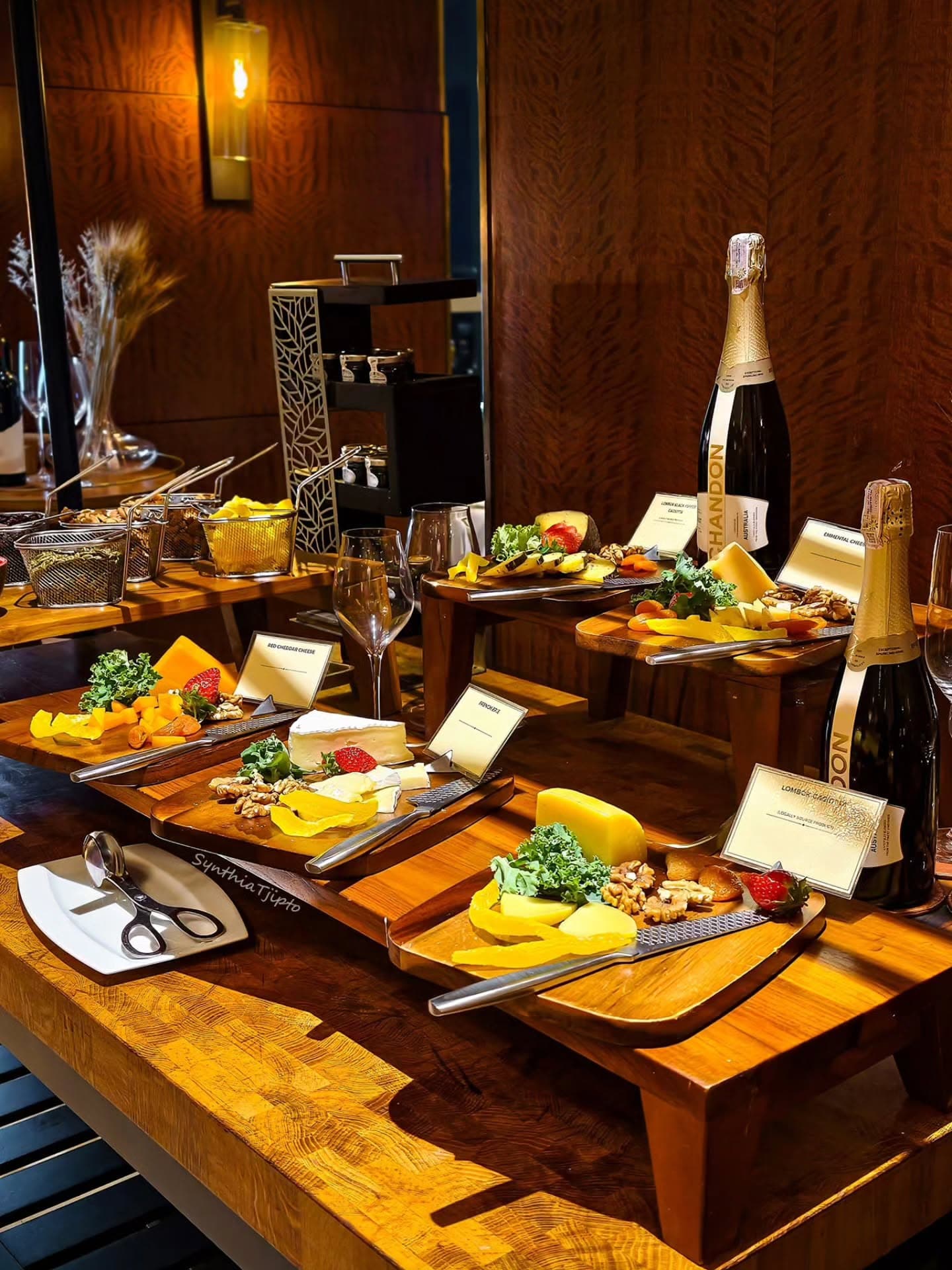 Anjay, nongkrong di Ritz-Carlton 400rb+ buat buffet cuma gini doang? Katanya mantap, gue harus jujur nih. 5