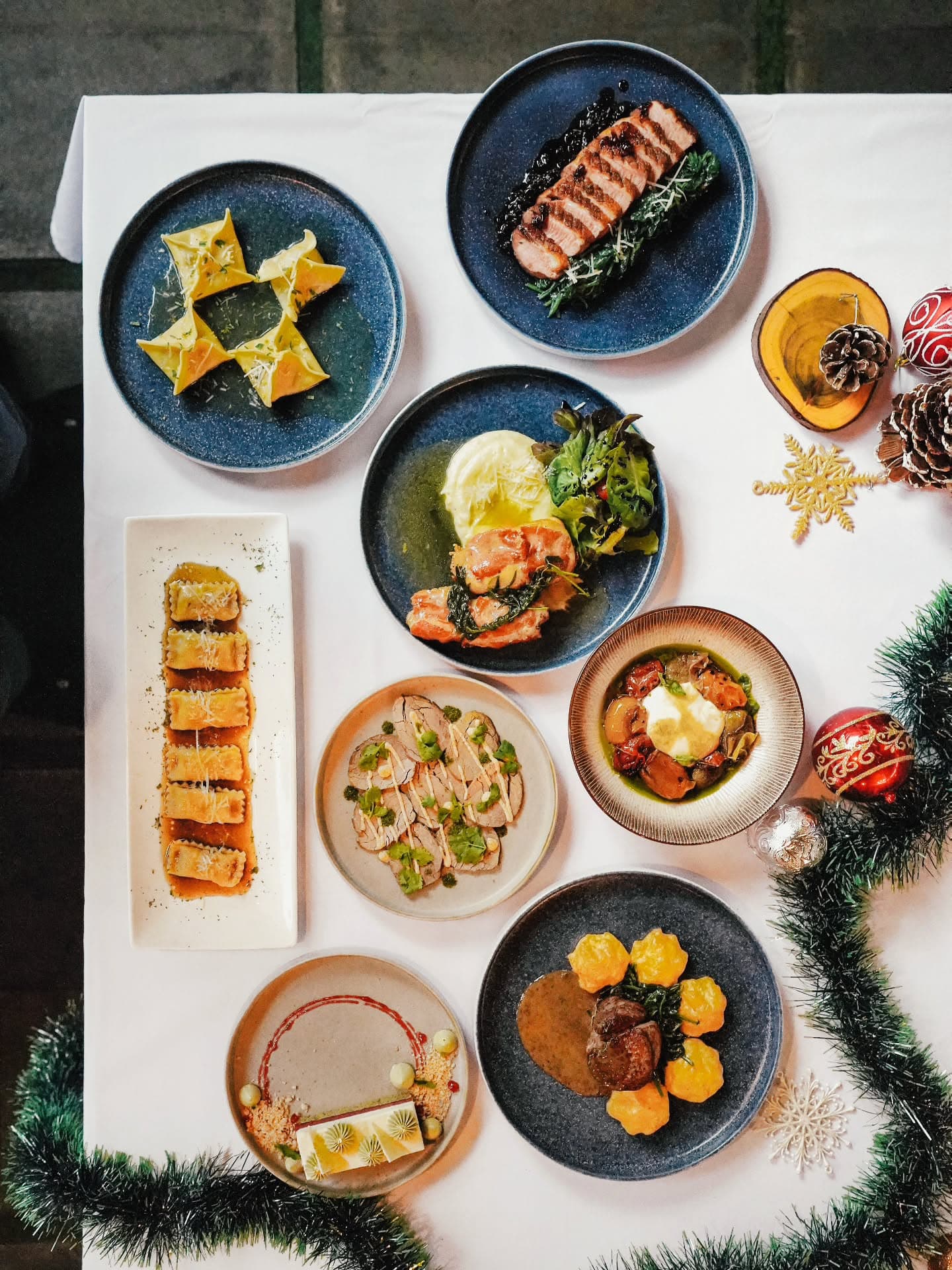 Chefnya asli Italia, tapi kok Carbonara-nya pake bawang bombay? Gue wakilin kalian ribut duluan