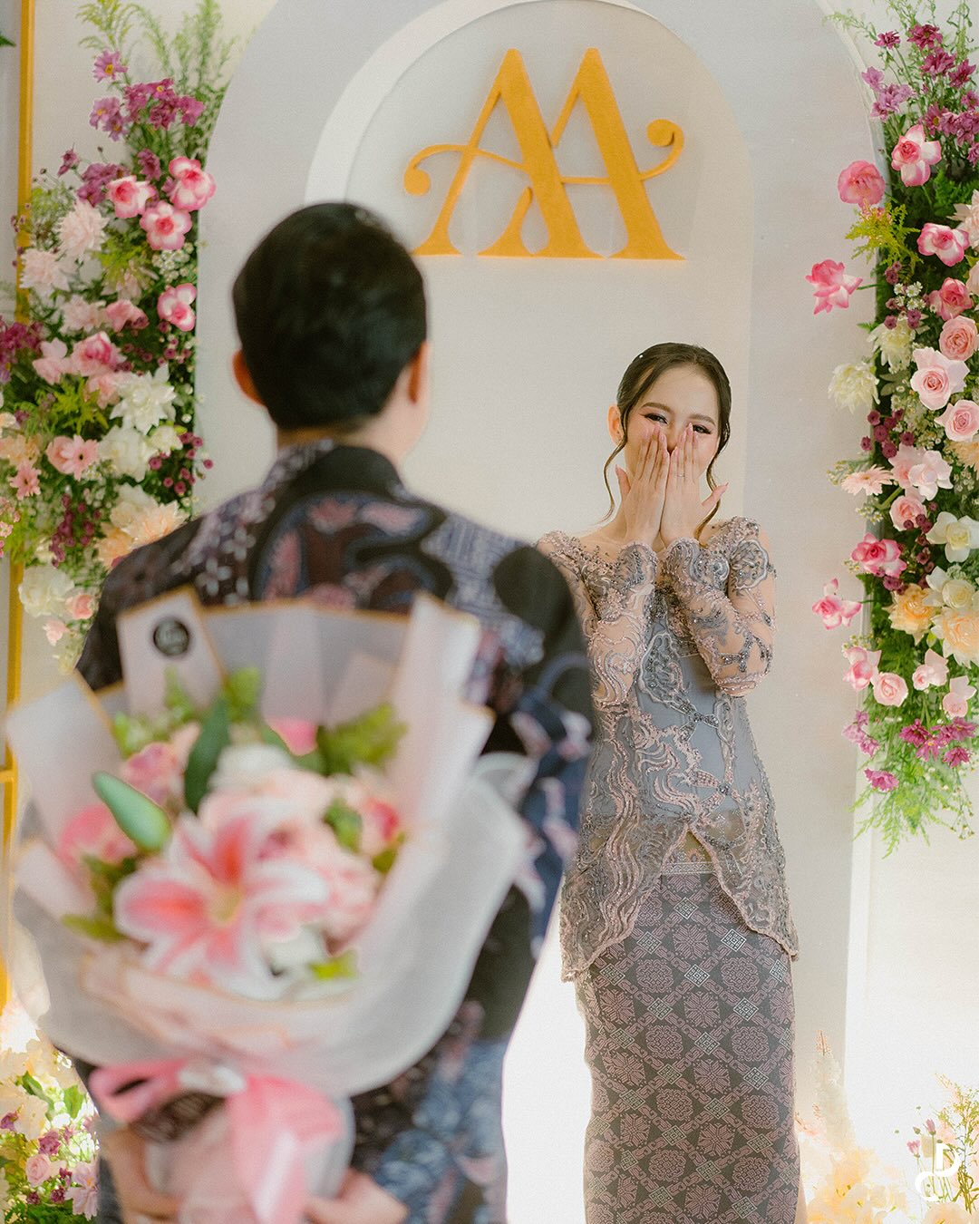 谁说万隆咖啡馆都一个样？这家能办婚礼，楼上还能玩桌游！