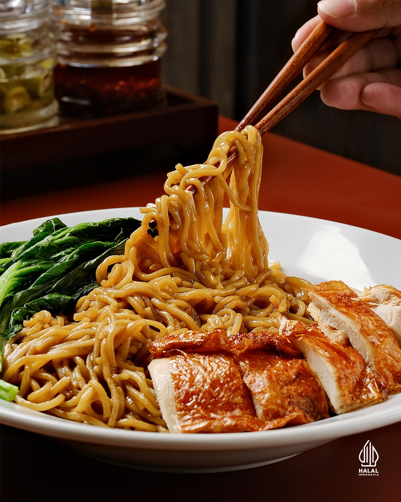 Half a chicken for 158k, but the rice at this famous Singaporean spot is the real star? 6