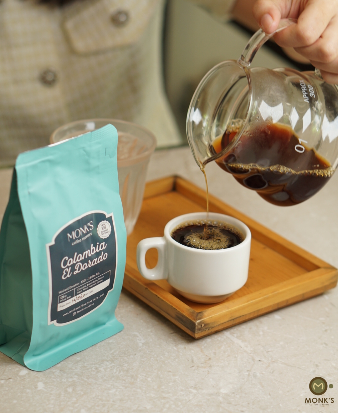 Almost missed it driving at 20km/h. So why is this called Medan's best cafe? 2