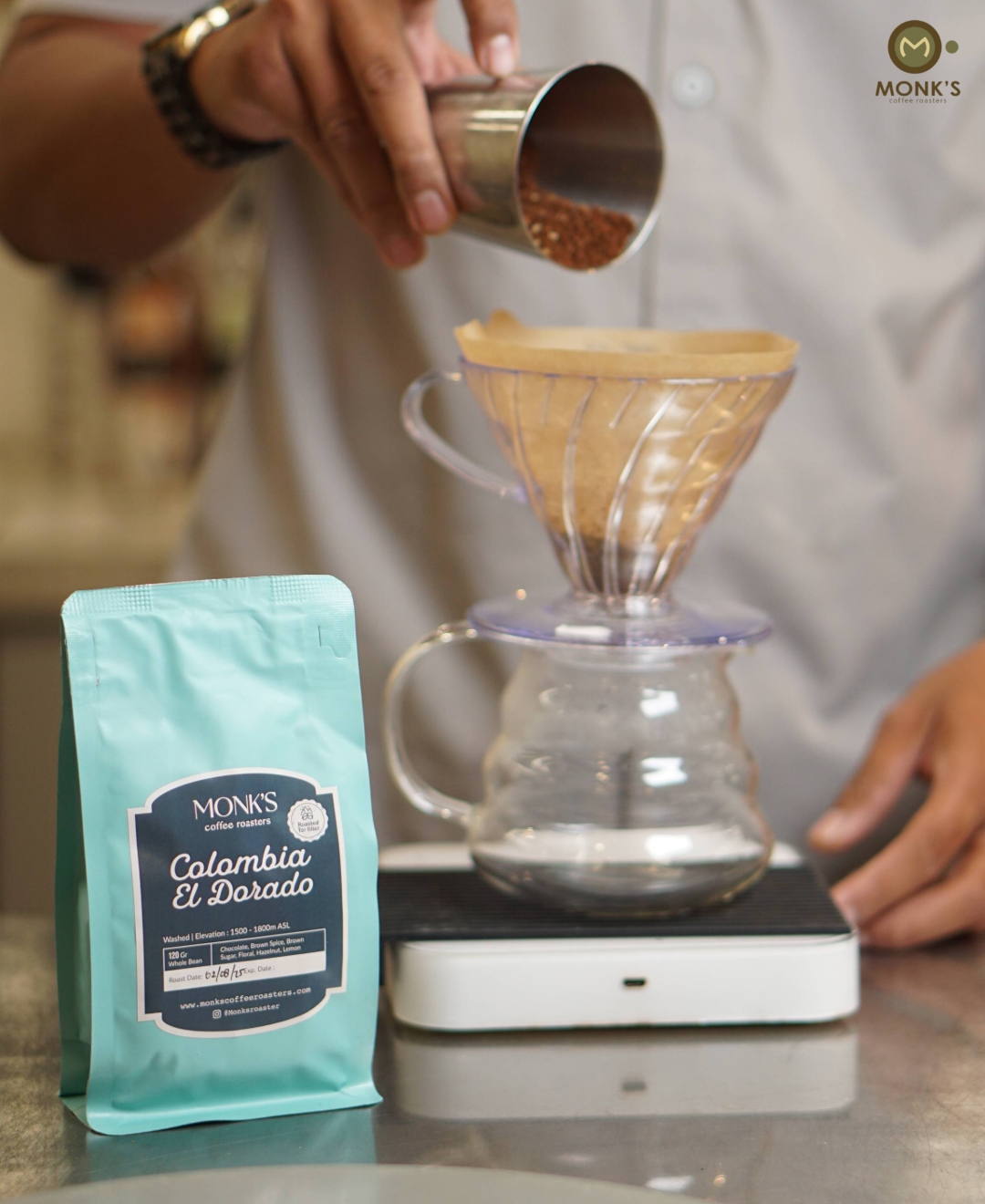 Almost missed it driving at 20km/h. So why is this called Medan's best cafe? 3