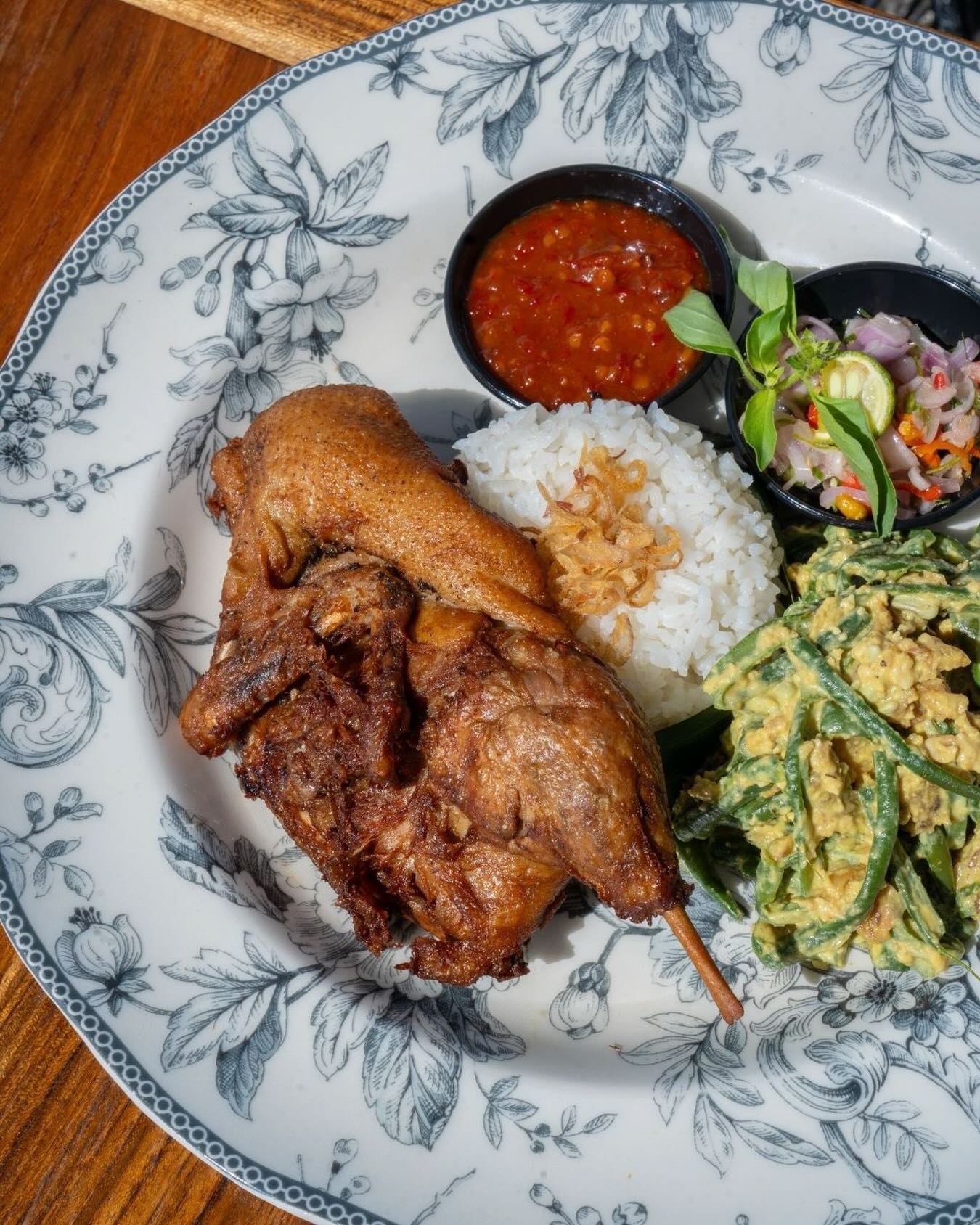 Who says influencer cafes are all looks, no taste? I've tried Tis Cafe's hits and misses for you!