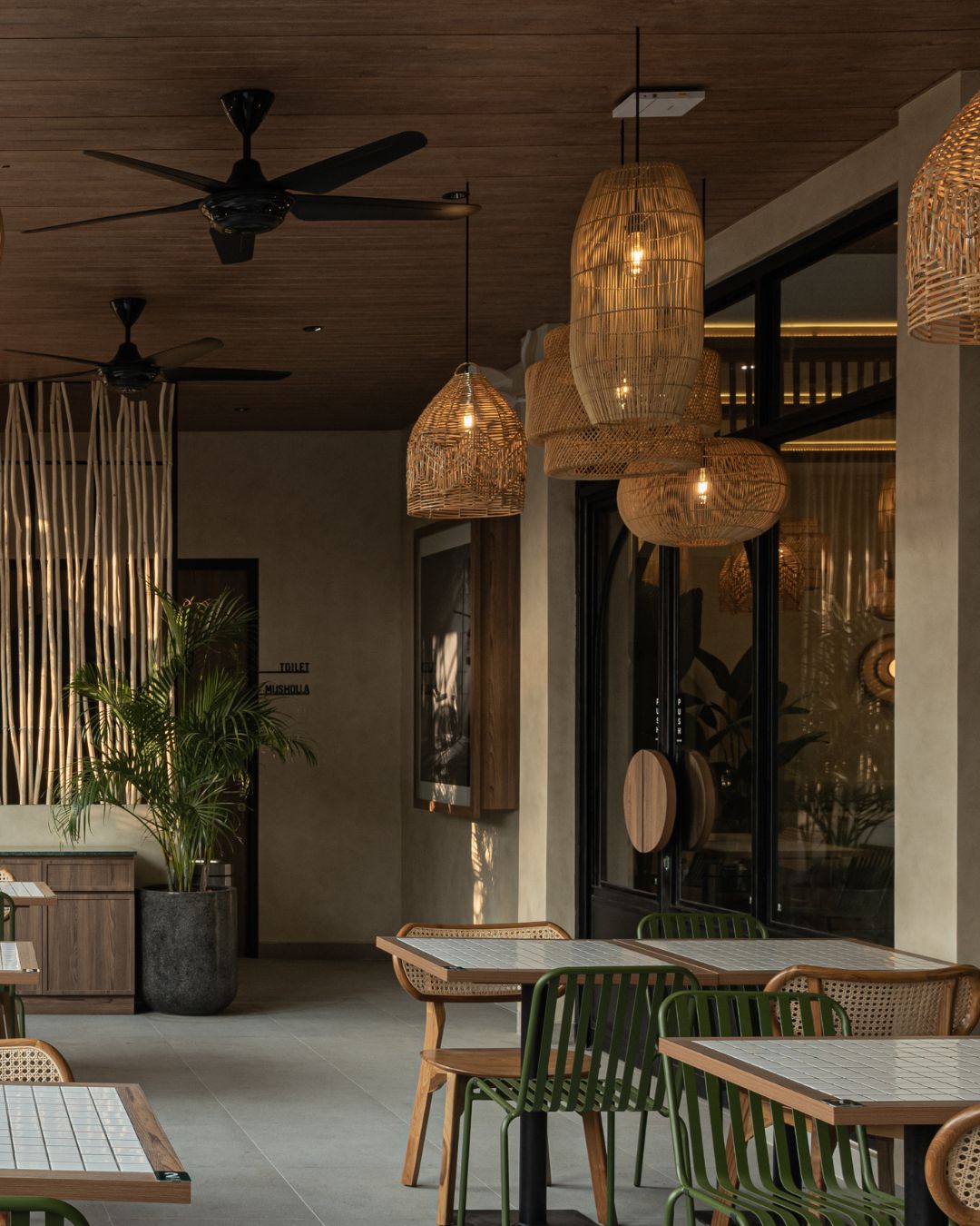 环境美到想焊死，服务烂到想报警，Karawaci这家4.6分神店我服了 2