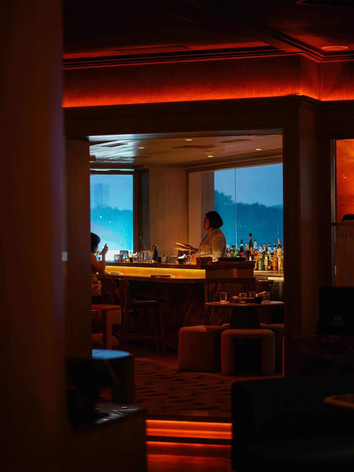 Bar baru di Grand Hyatt ini, selain mahal & cakep, isinya apa lagi sih? 4