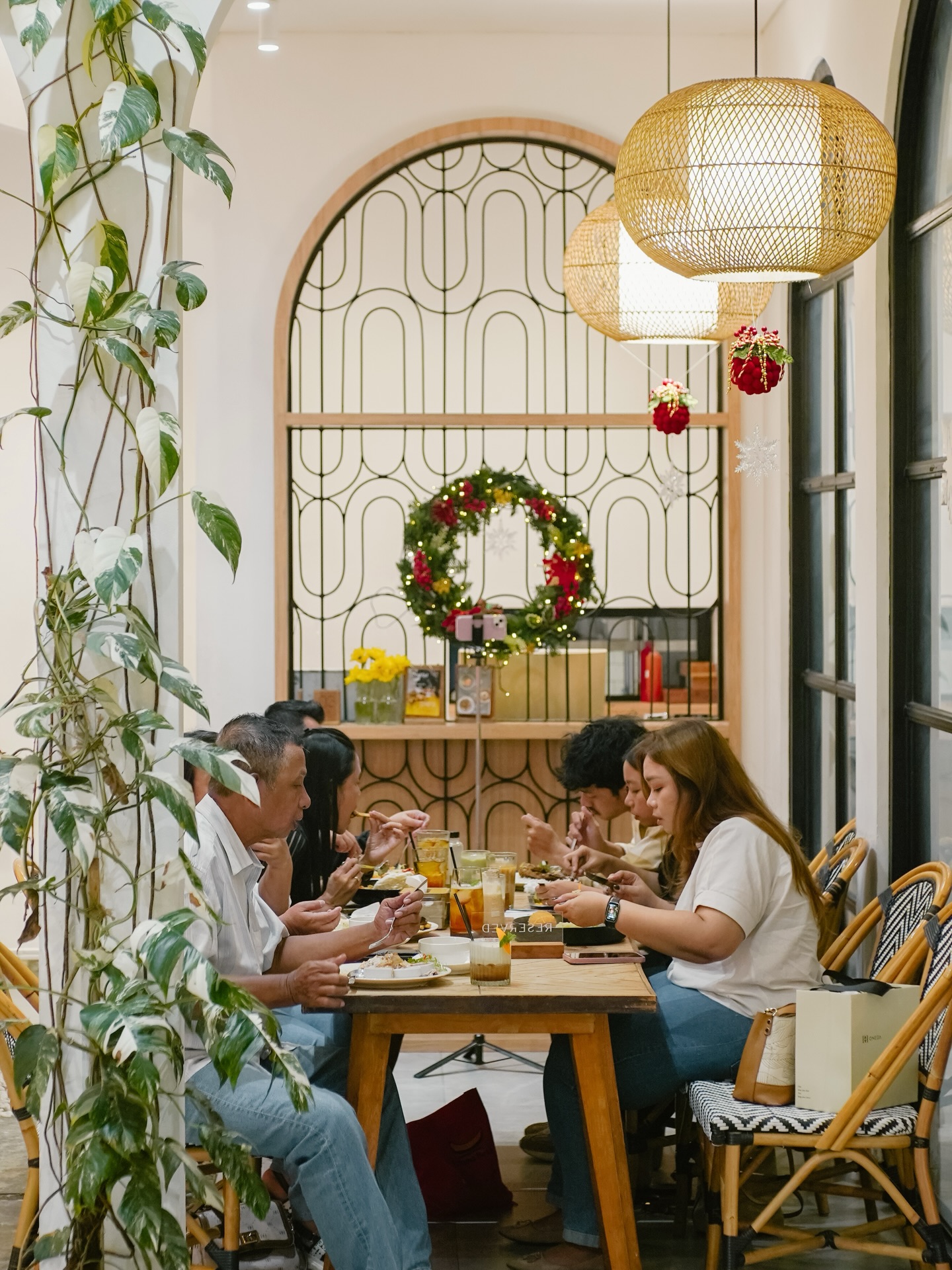 Perfect Ambiance, Terrible Service? Should I praise or diss this viral spot in Semarang… 2