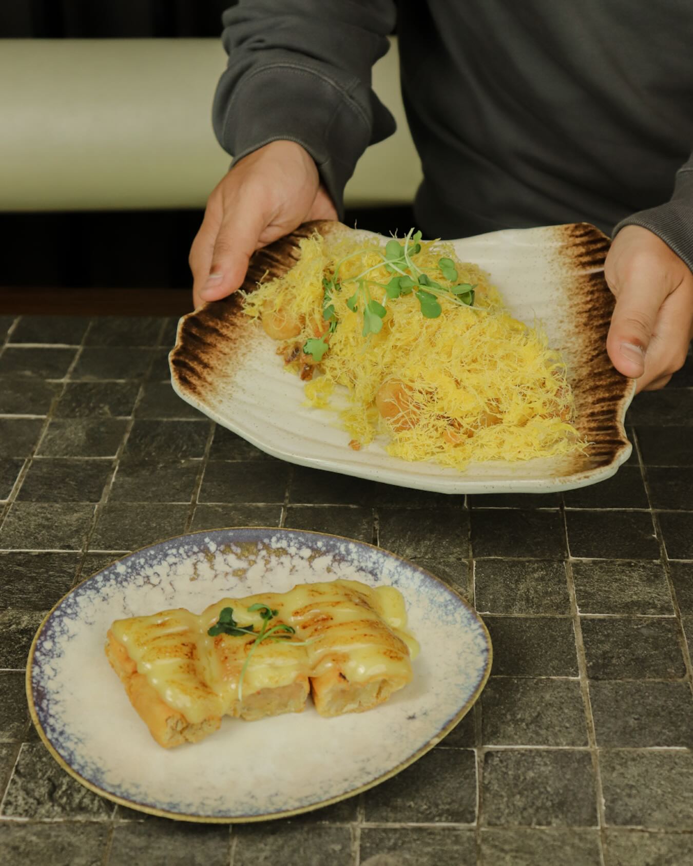 Tempat Nongkrong & ngedimsum yang emang buat geng foto-foto! Tapi buat para foodie, masuknya hati-hati ya...