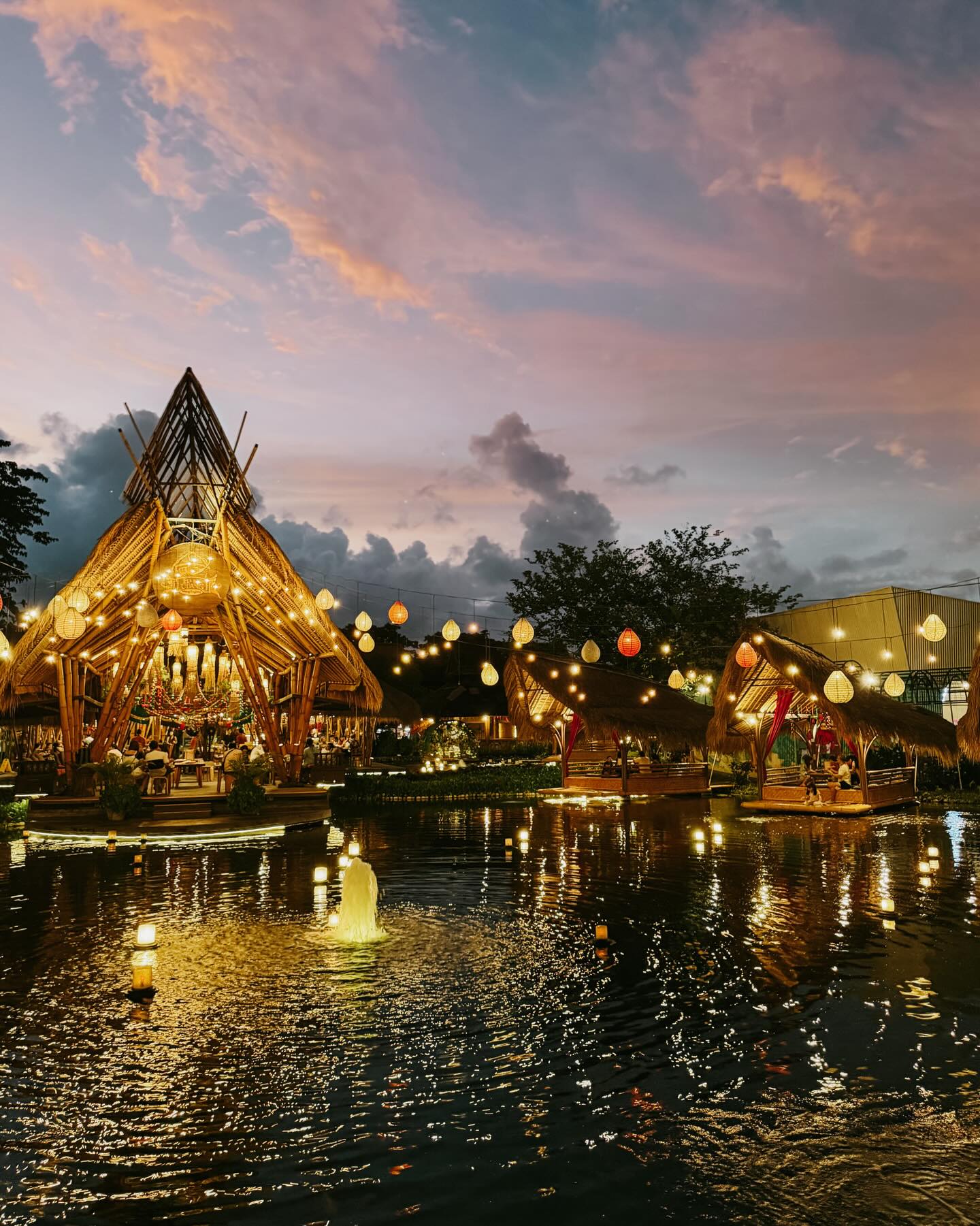 Parents with Kids in Bali, Lock Down This Overwater Restaurant!