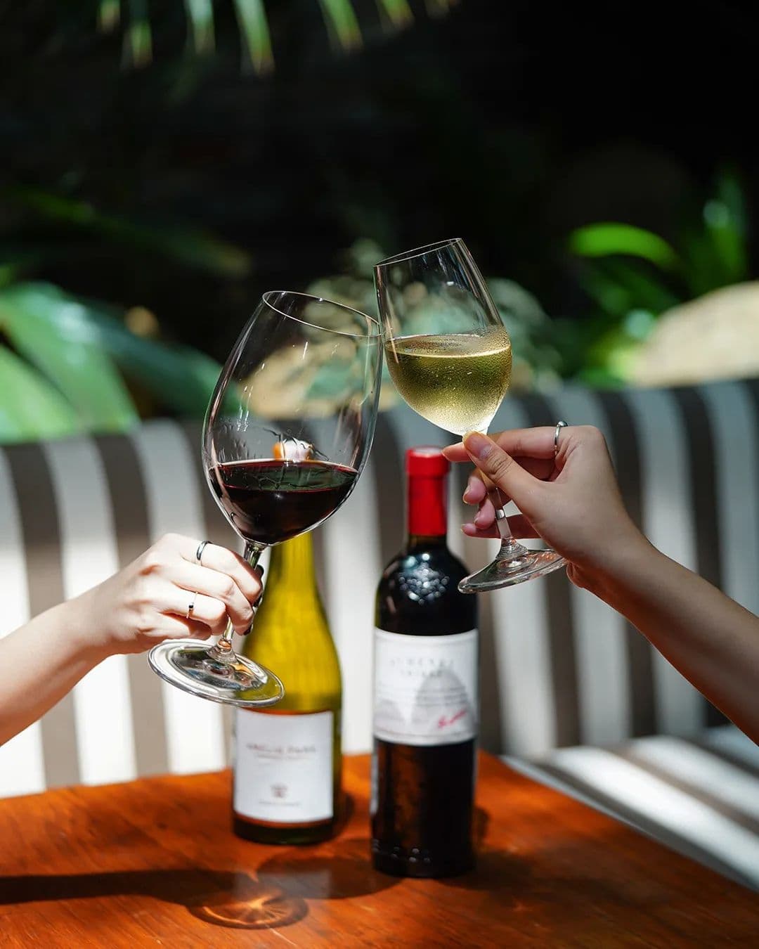 Hampir puter balik gara-gara bau rokok, tapi liat view Bundaran HI & pasta ini... Anjay, mantap parah 5