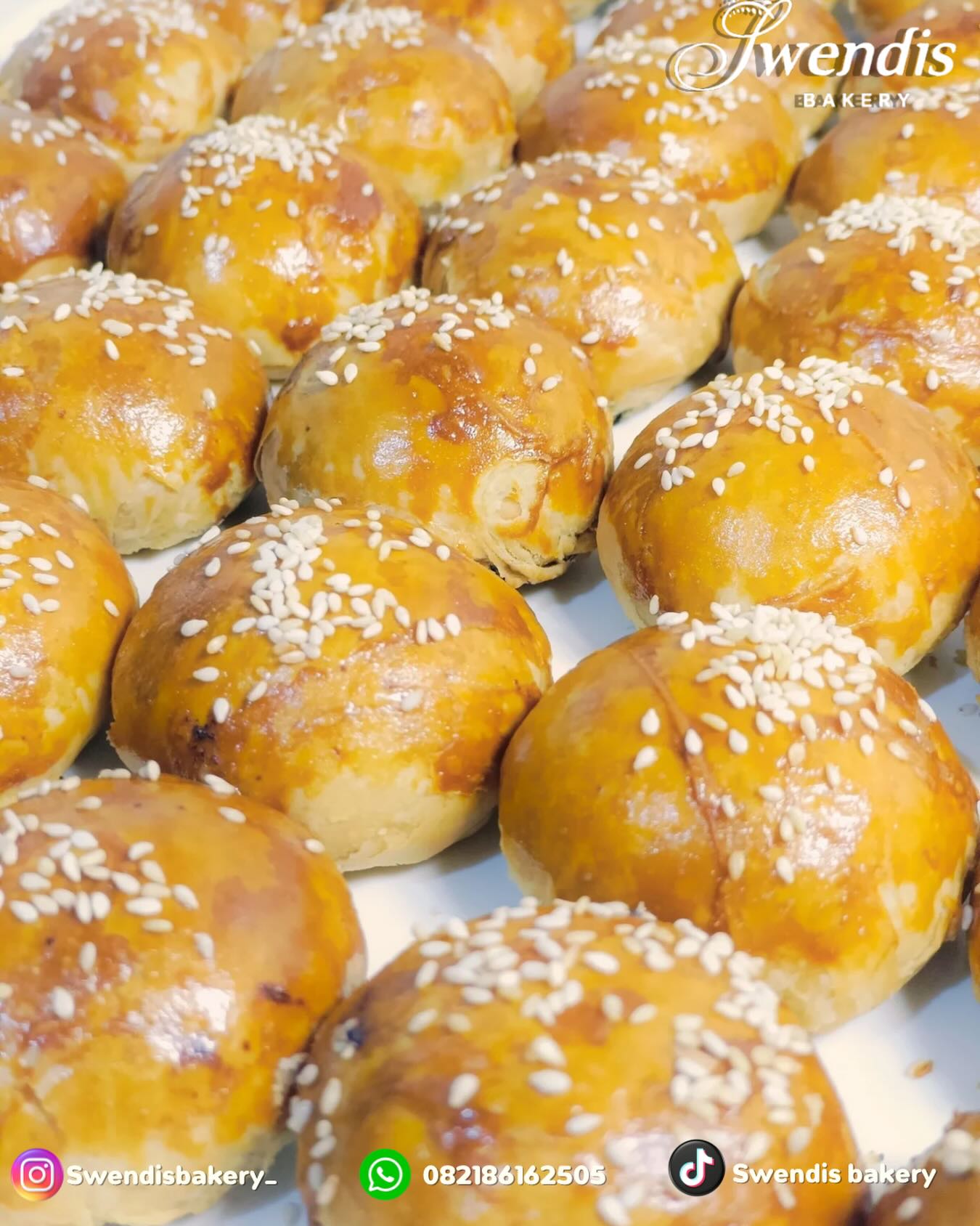 A legendary bakery only Lampung `Lokal`s know—just one molten cheese and I was completely hooked. 8