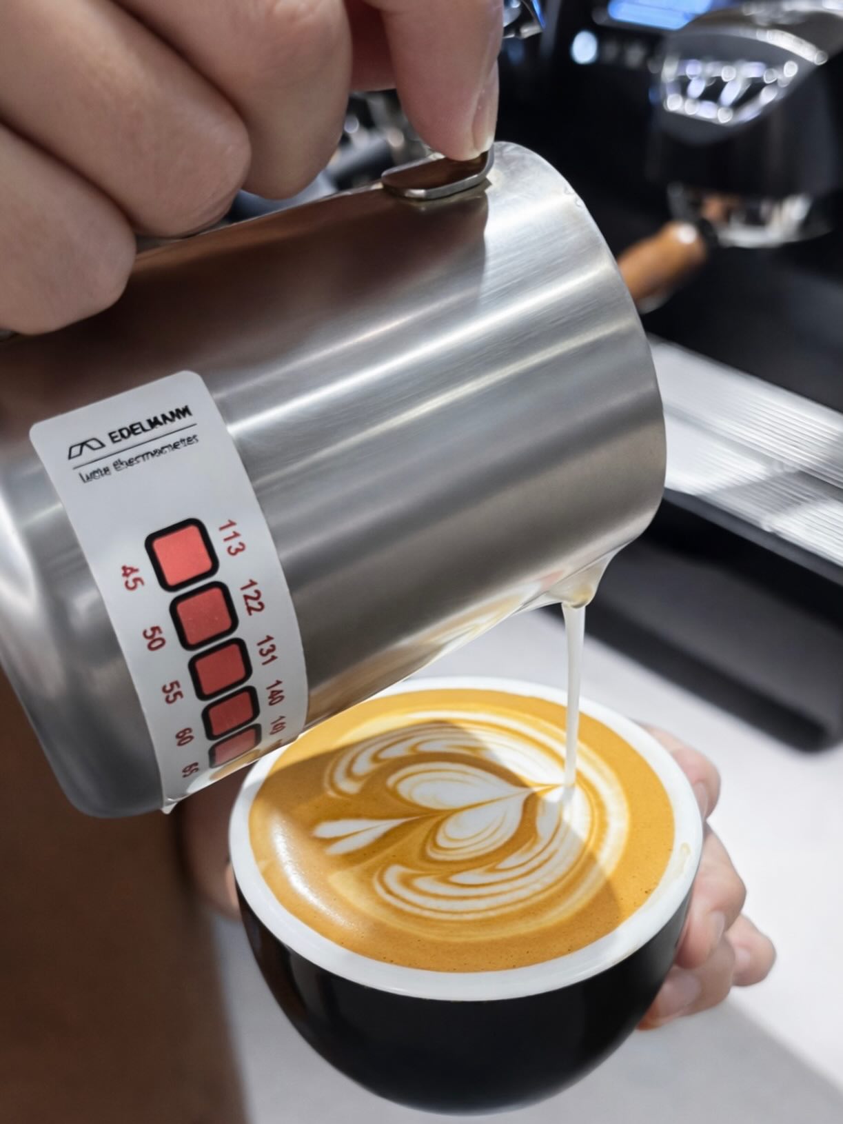 本想带电脑来这儿卷一下，结果差点被音乐吵到报警！