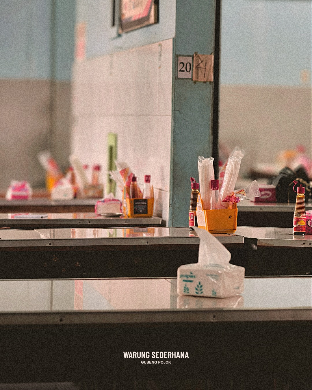 Cuma 24k per orang, kedai legendaris dekat Stasiun Gubeng. Tapi buat si bersih banget, mending jangan ke sini!