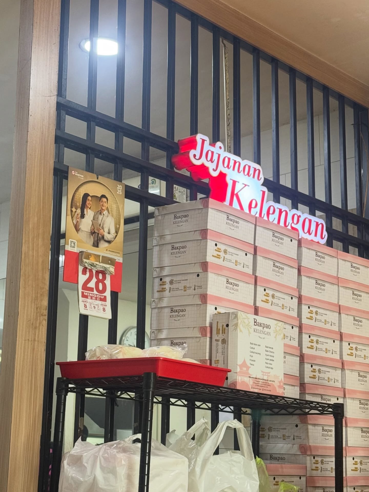 Under 50k per person! This legendary pork spot in Semarang is flawless, just a bit crowded. 4