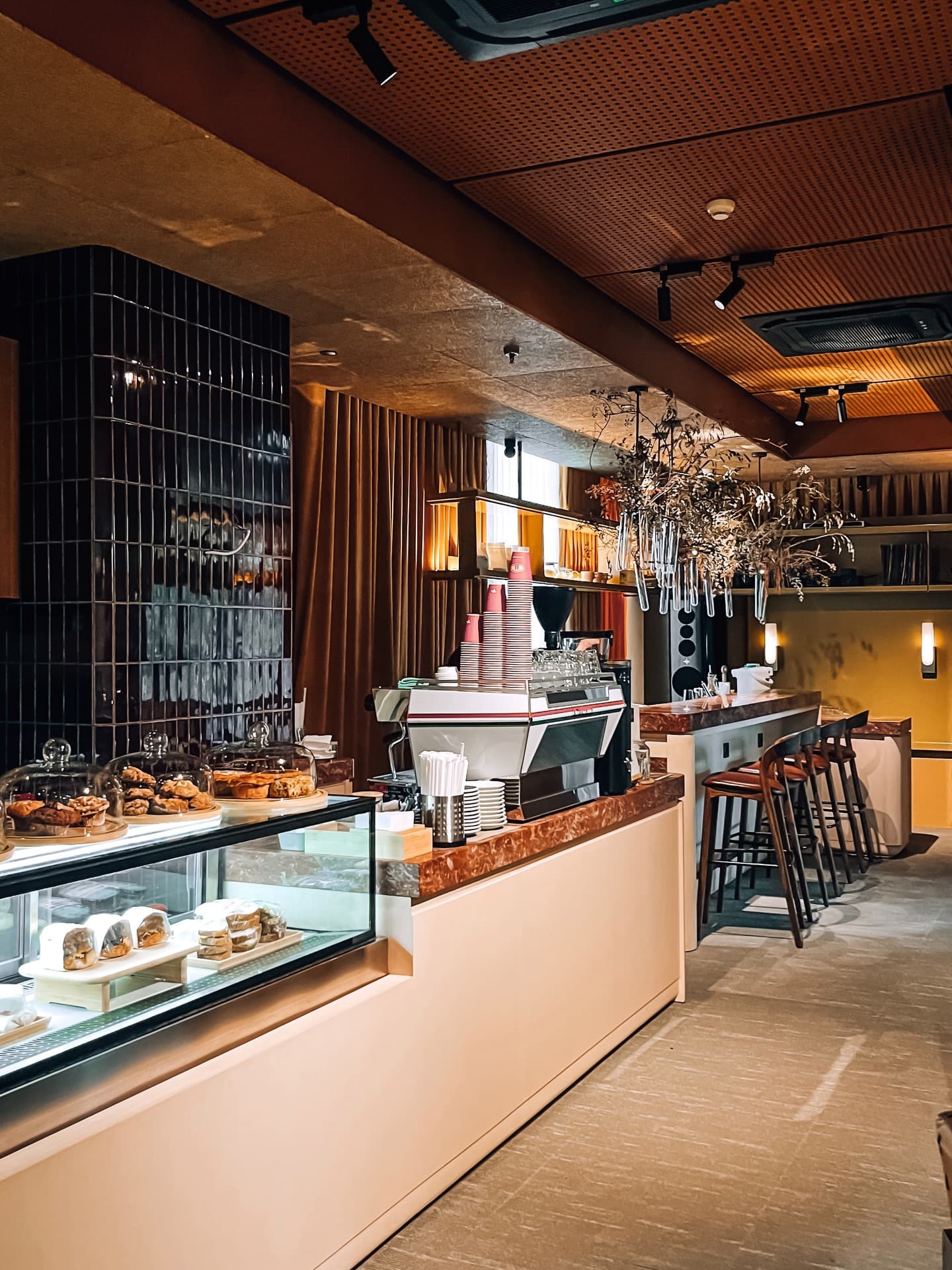 在雅加达最美咖啡馆办公，结果被网速和牛角包整破防了