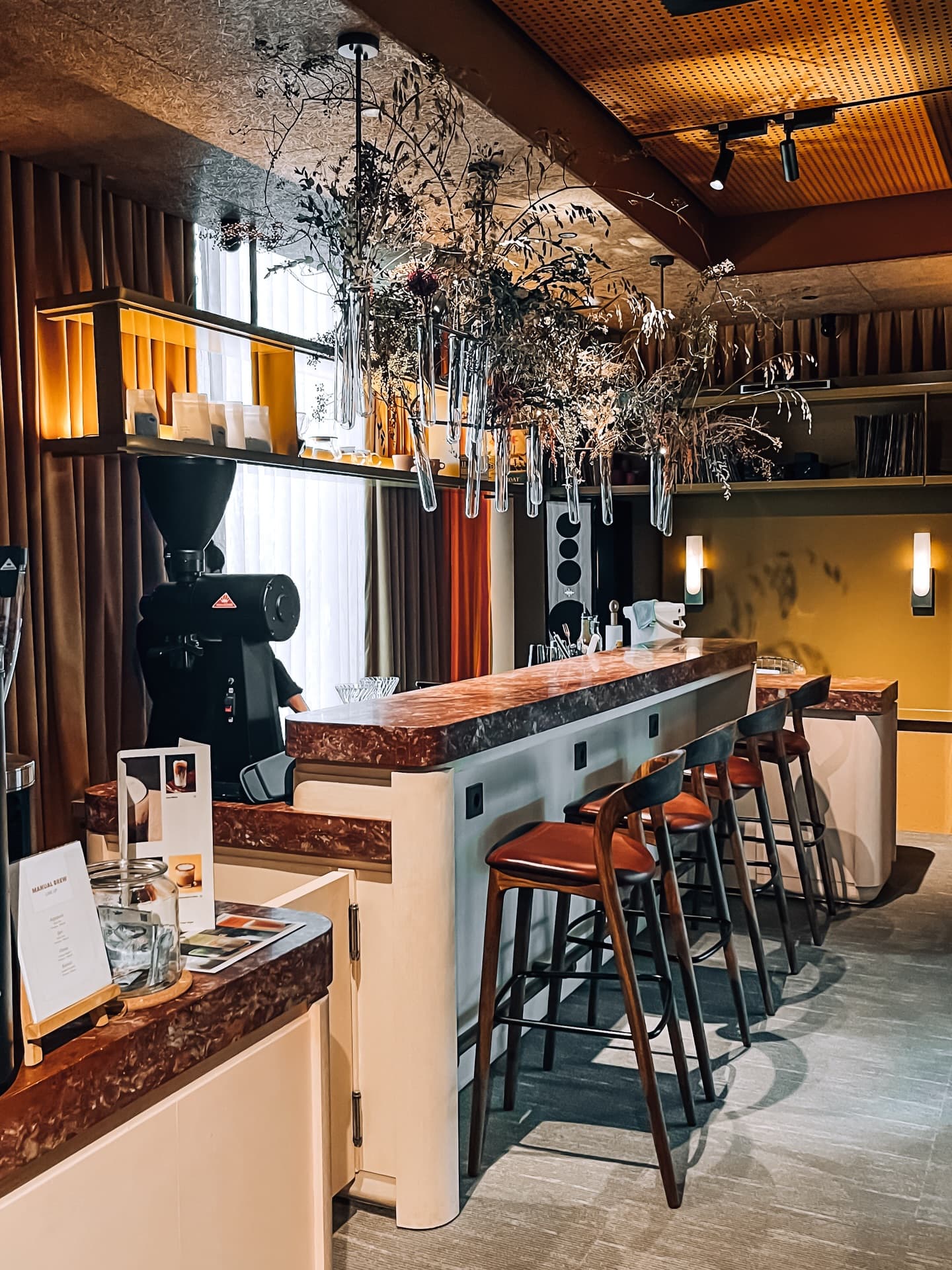 在雅加达最美咖啡馆办公，结果被网速和牛角包整破防了 2