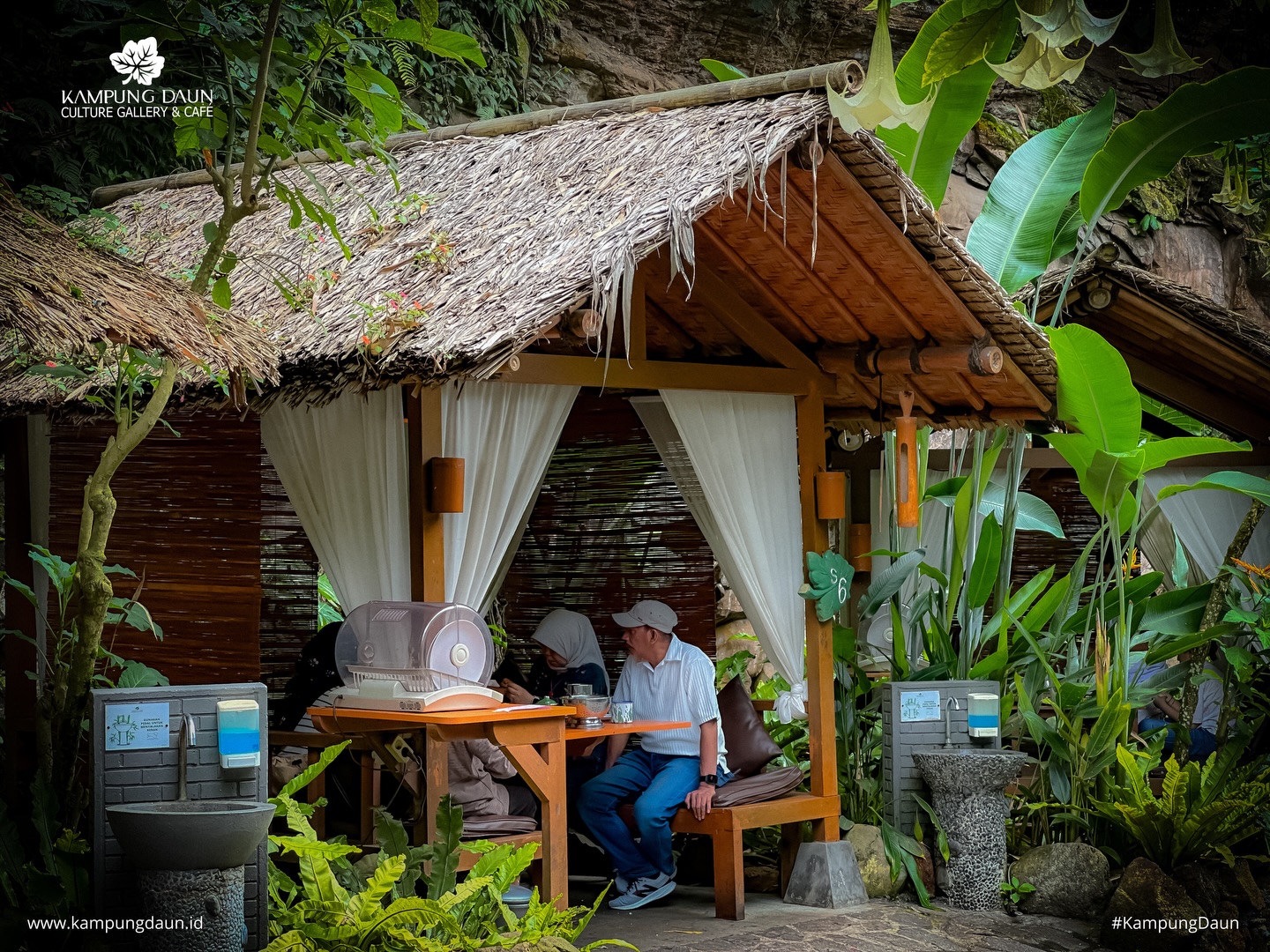 万隆不只有火山！我钻进森林，在瀑布边吃了顿饭 2