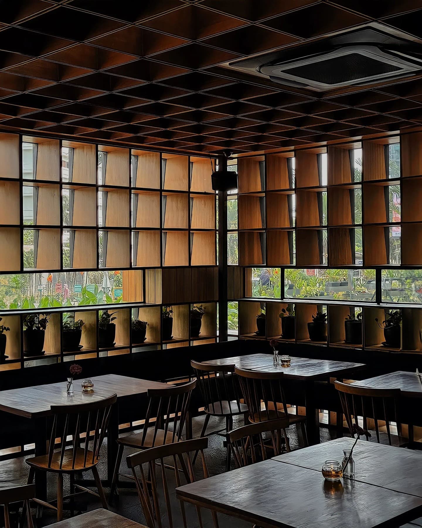 Hampir puter balik gara-gara bau rokok, tapi liat view Bundaran HI & pasta ini... Anjay, mantap parah 4