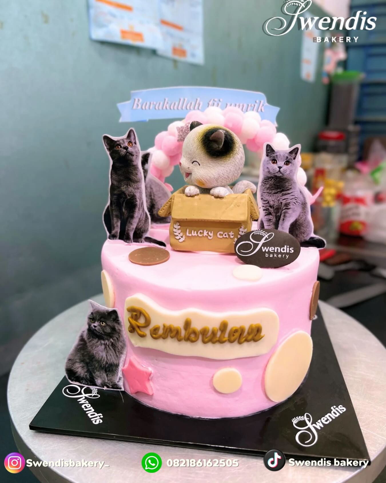 A legendary bakery only Lampung `Lokal`s know—just one molten cheese and I was completely hooked. 3