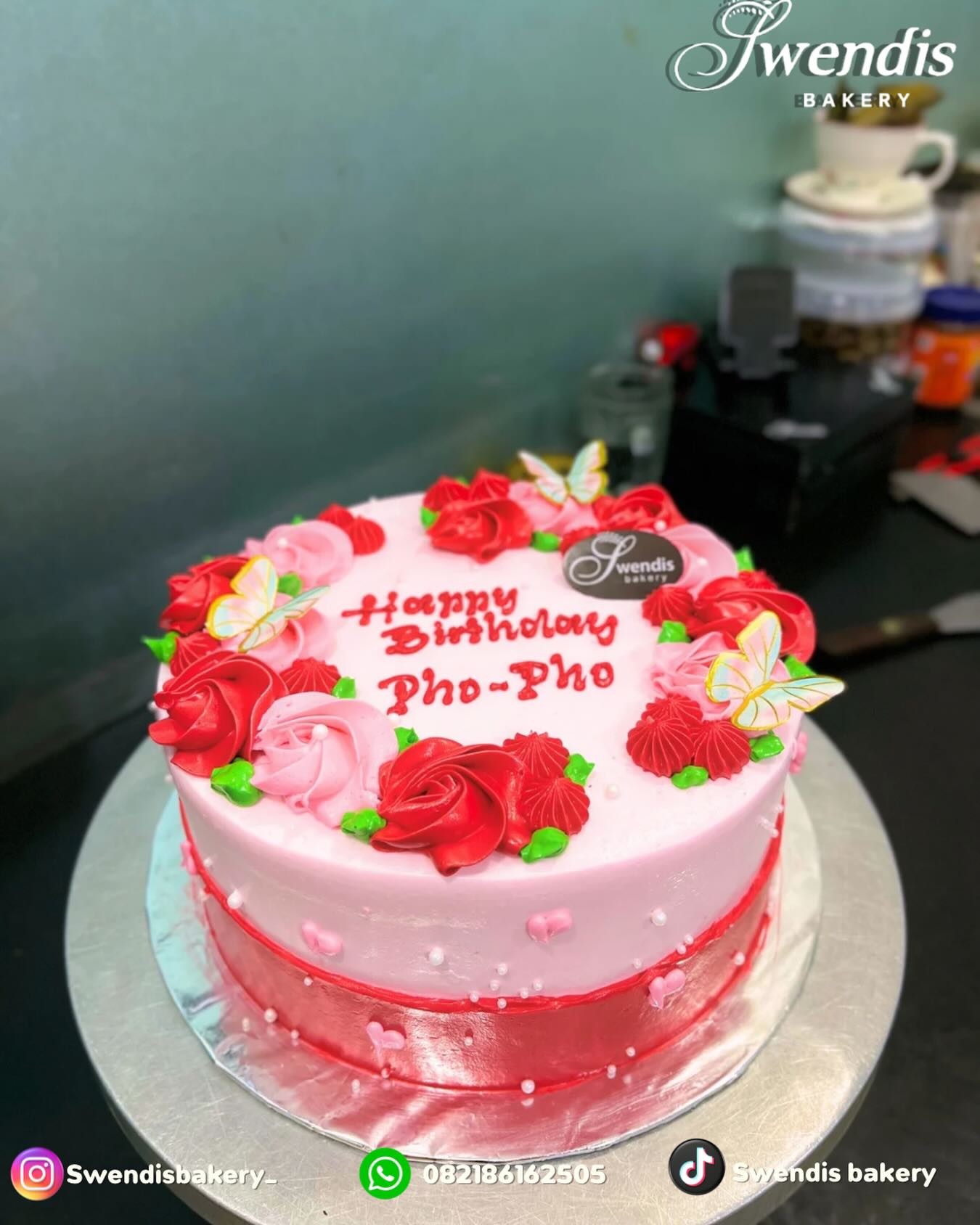 A legendary bakery only Lampung `Lokal`s know—just one molten cheese and I was completely hooked. 6