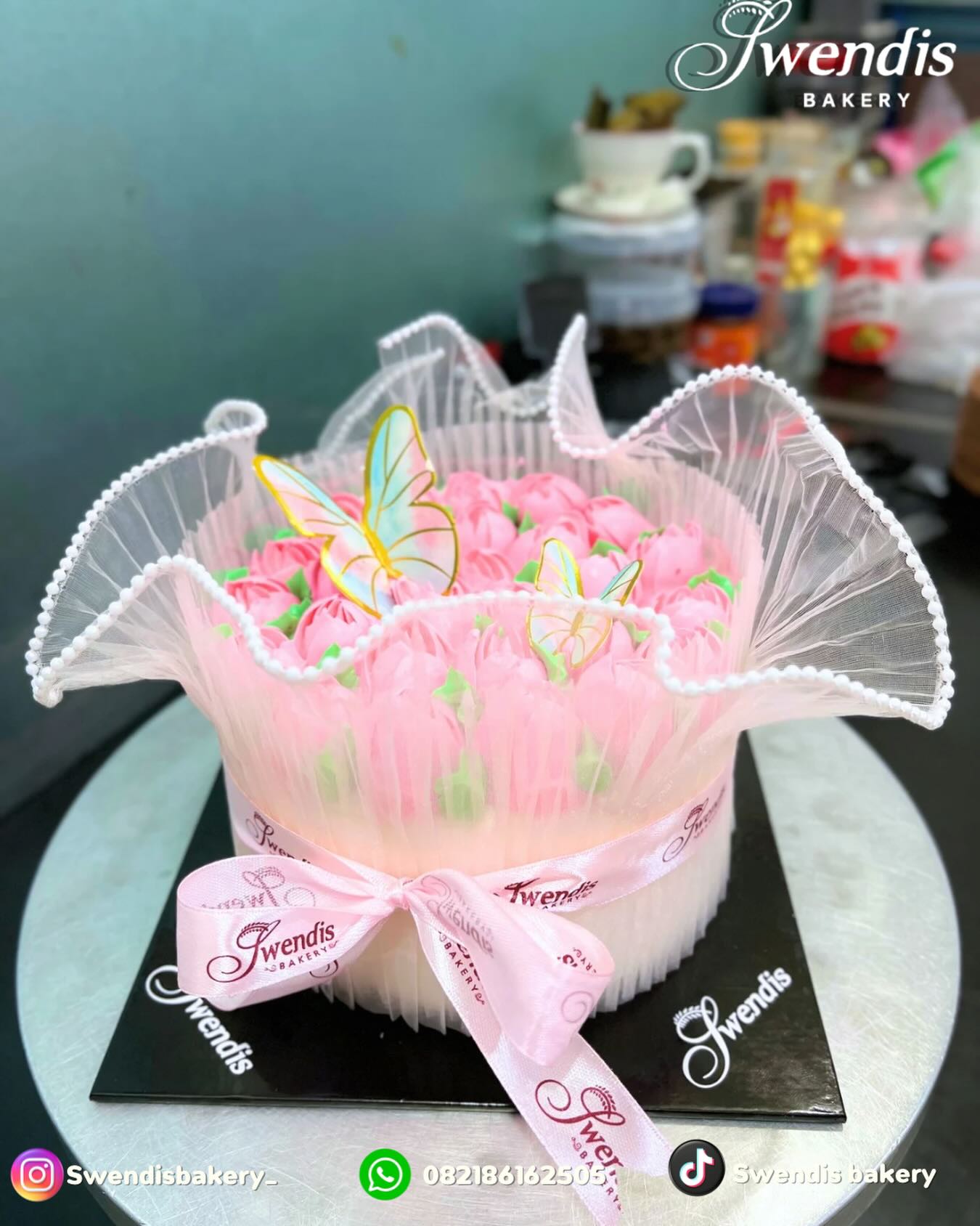 A legendary bakery only Lampung `Lokal`s know—just one molten cheese and I was completely hooked. 5