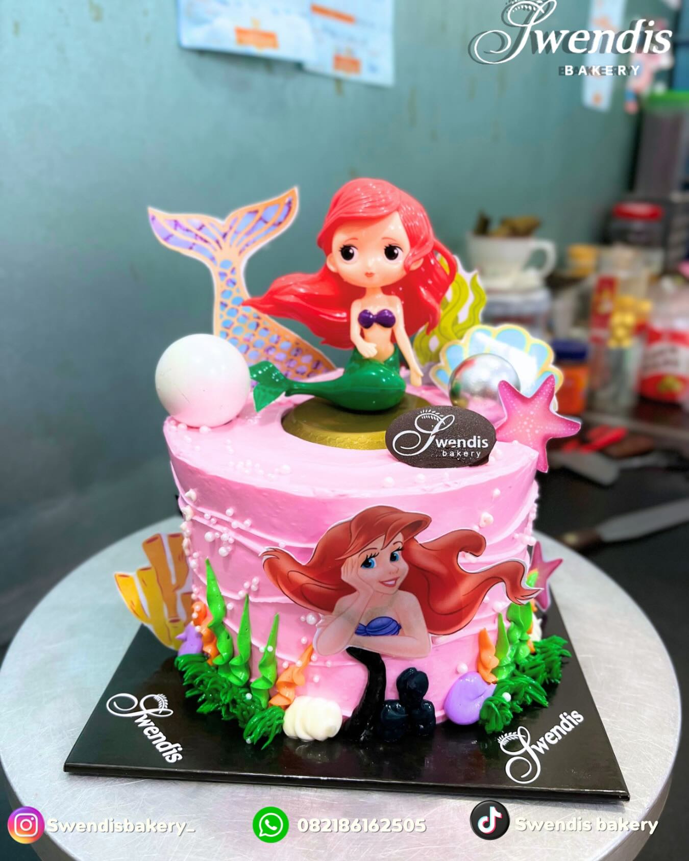 A legendary bakery only Lampung `Lokal`s know—just one molten cheese and I was completely hooked. 2