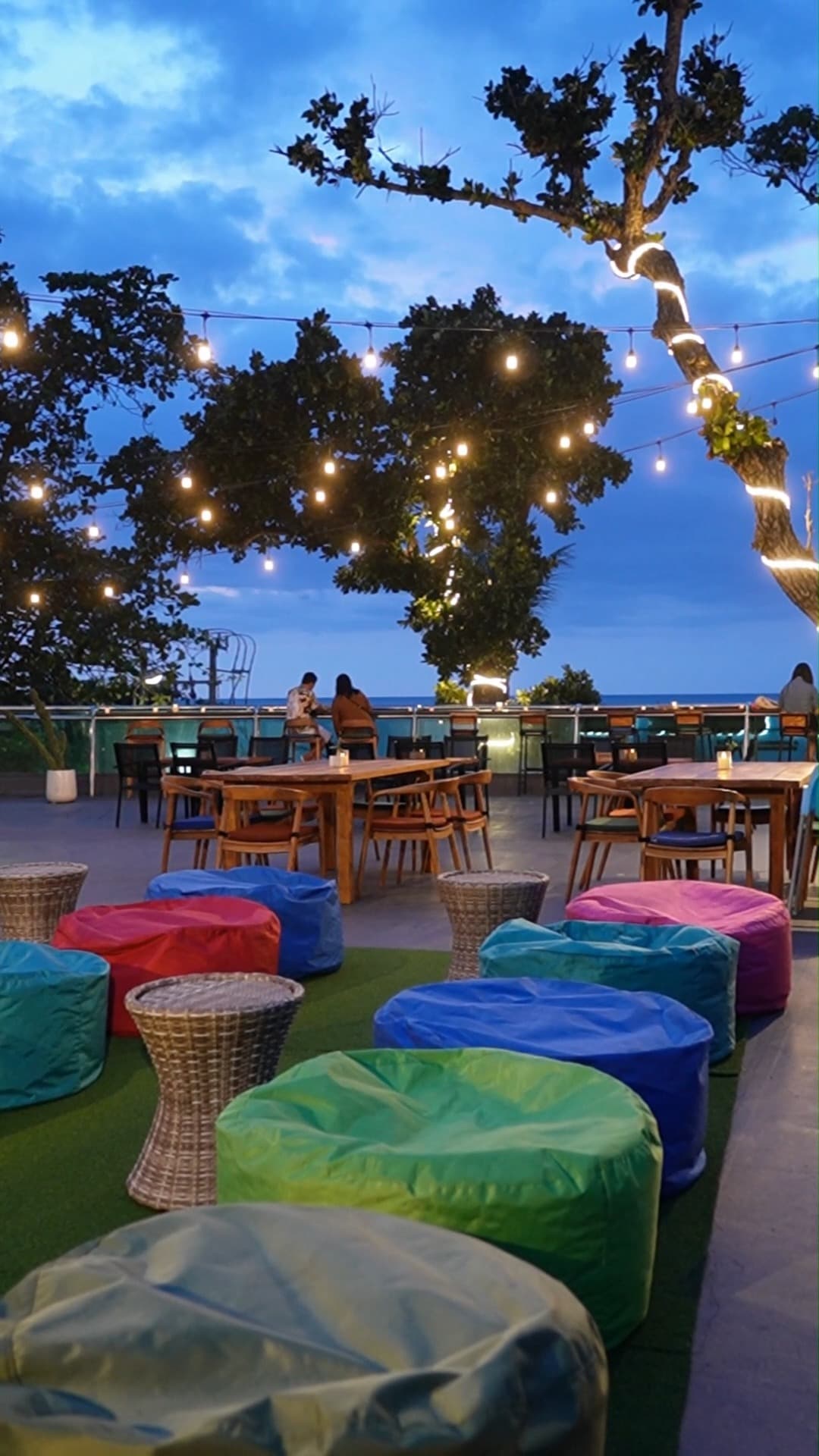 Who says Legian has no good spots for Nongkrong? This sunset bar begs to differ 3