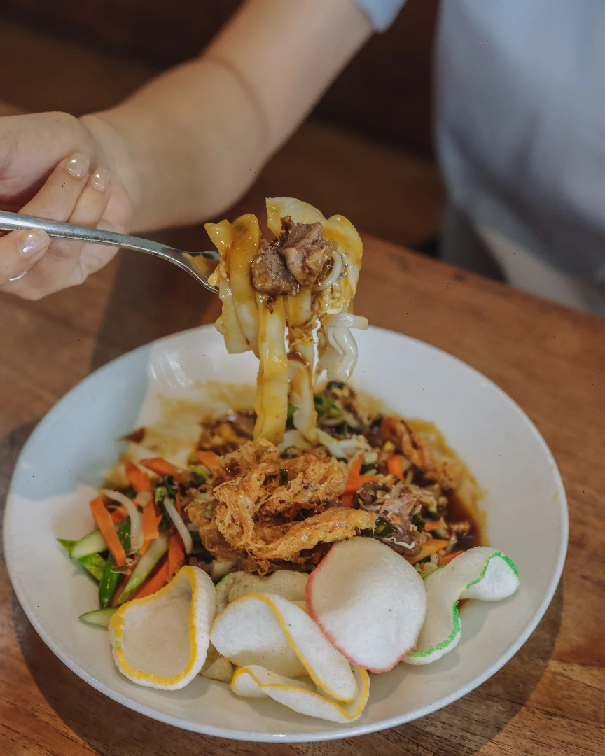 Makan Warteg 17k, tapi rumah kaca viral di Bogor ini cuma Mantap buat foto-foto doang. 3