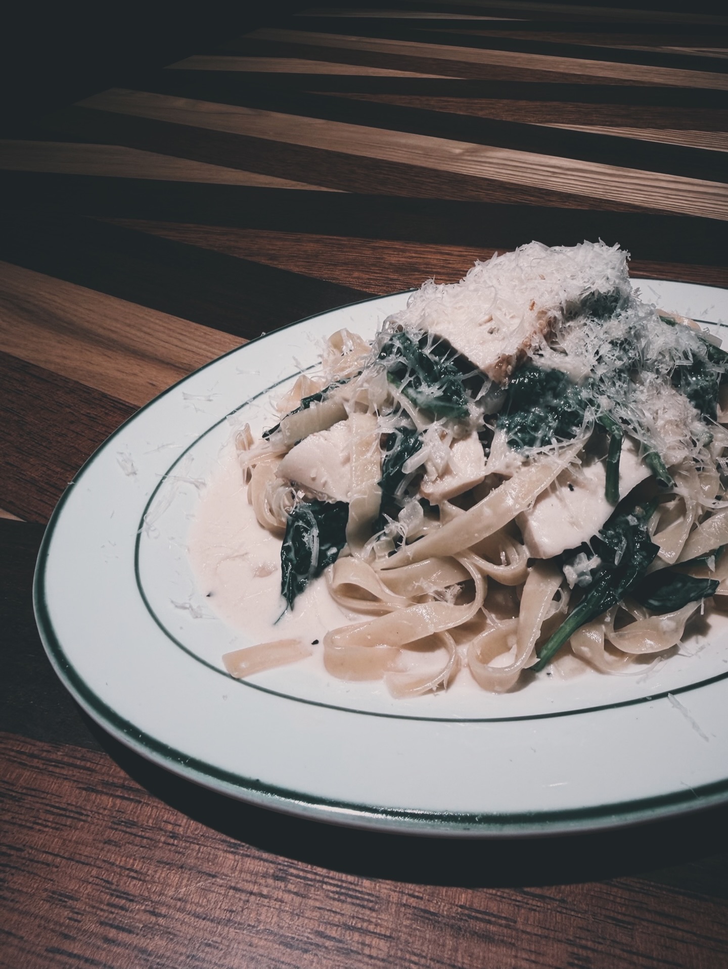 Bali Airport's 4.9-star legendary shop: Lifesaver or massive tourist trap? 5