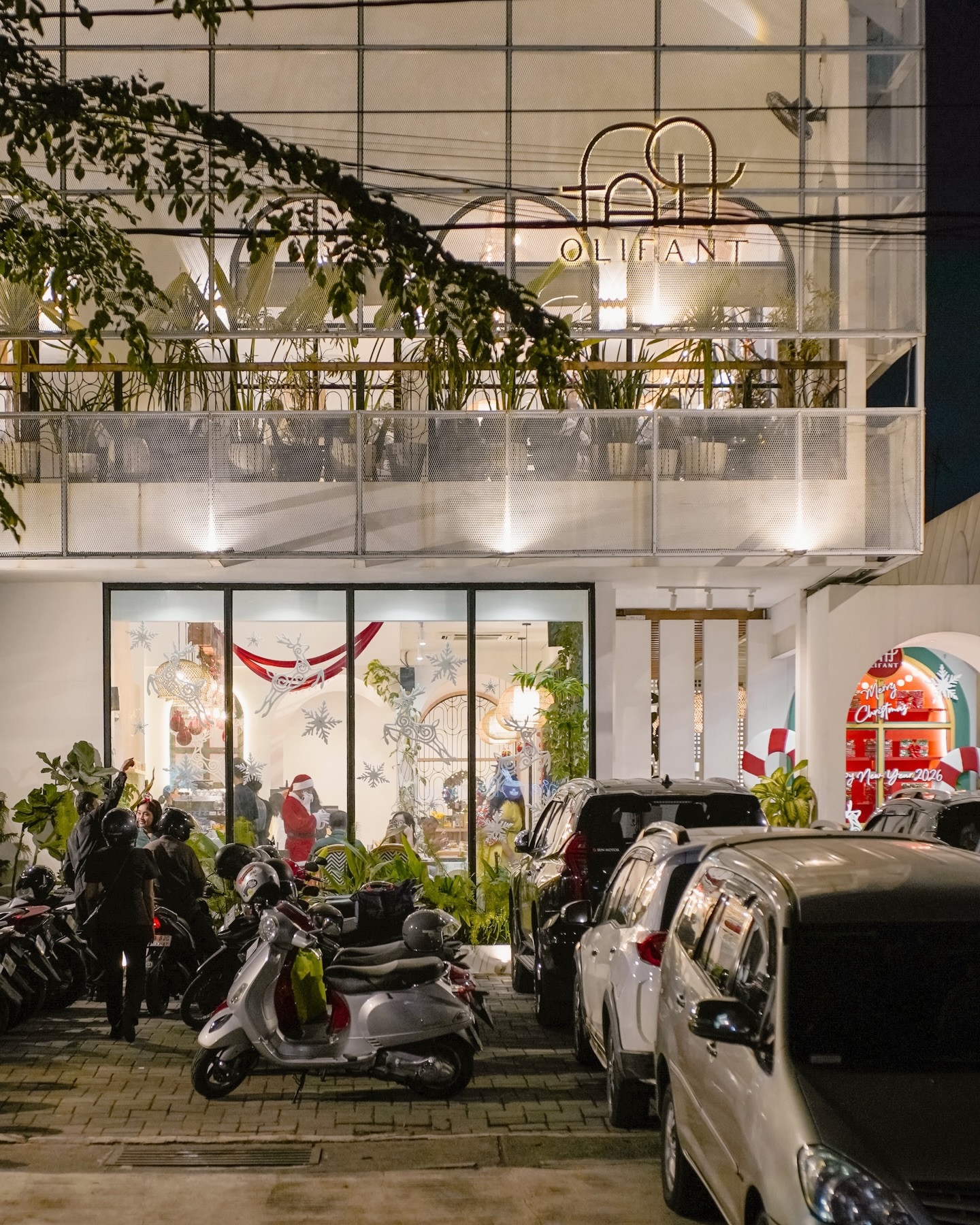 Perfect Ambiance, Terrible Service? Should I praise or diss this viral spot in Semarang… 3